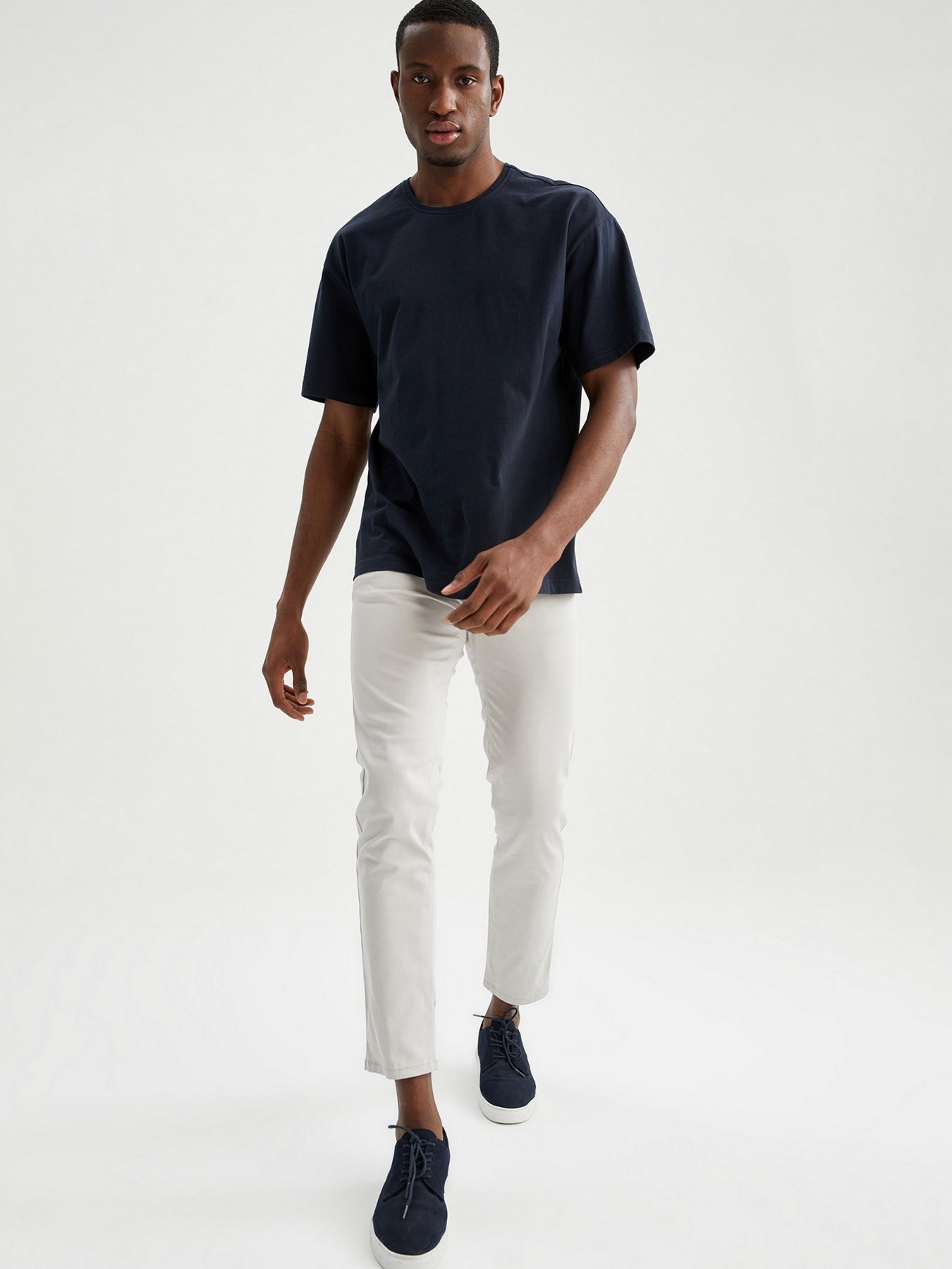 Зауженные джинсы DeFacto модель R0298AZ-GR426 Зауженные джинсы DeFacto модель R0298AZ-GR426 Фото