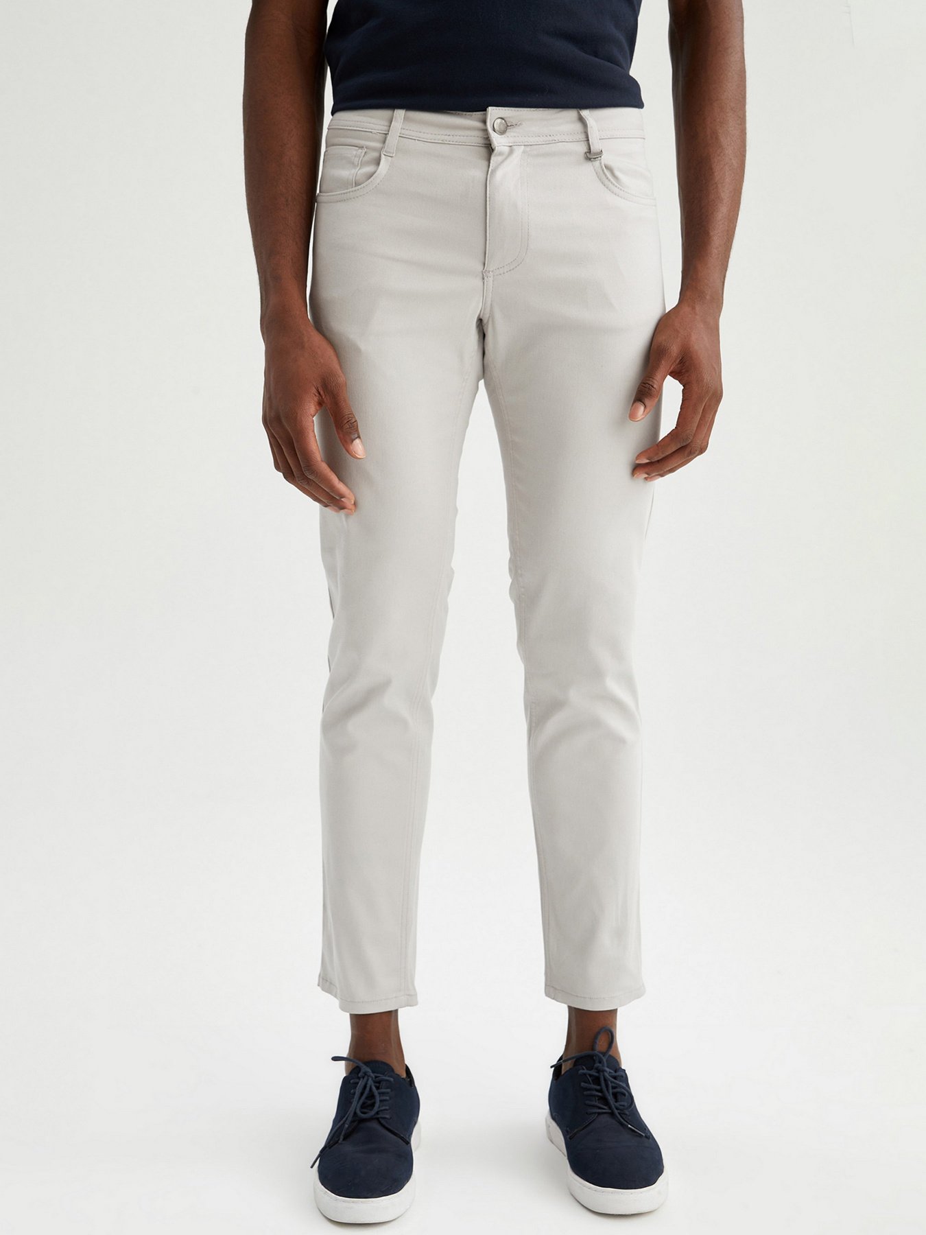 Зауженные джинсы DeFacto модель R0298AZ-GR426 Зауженные джинсы DeFacto модель R0298AZ-GR426 Фото