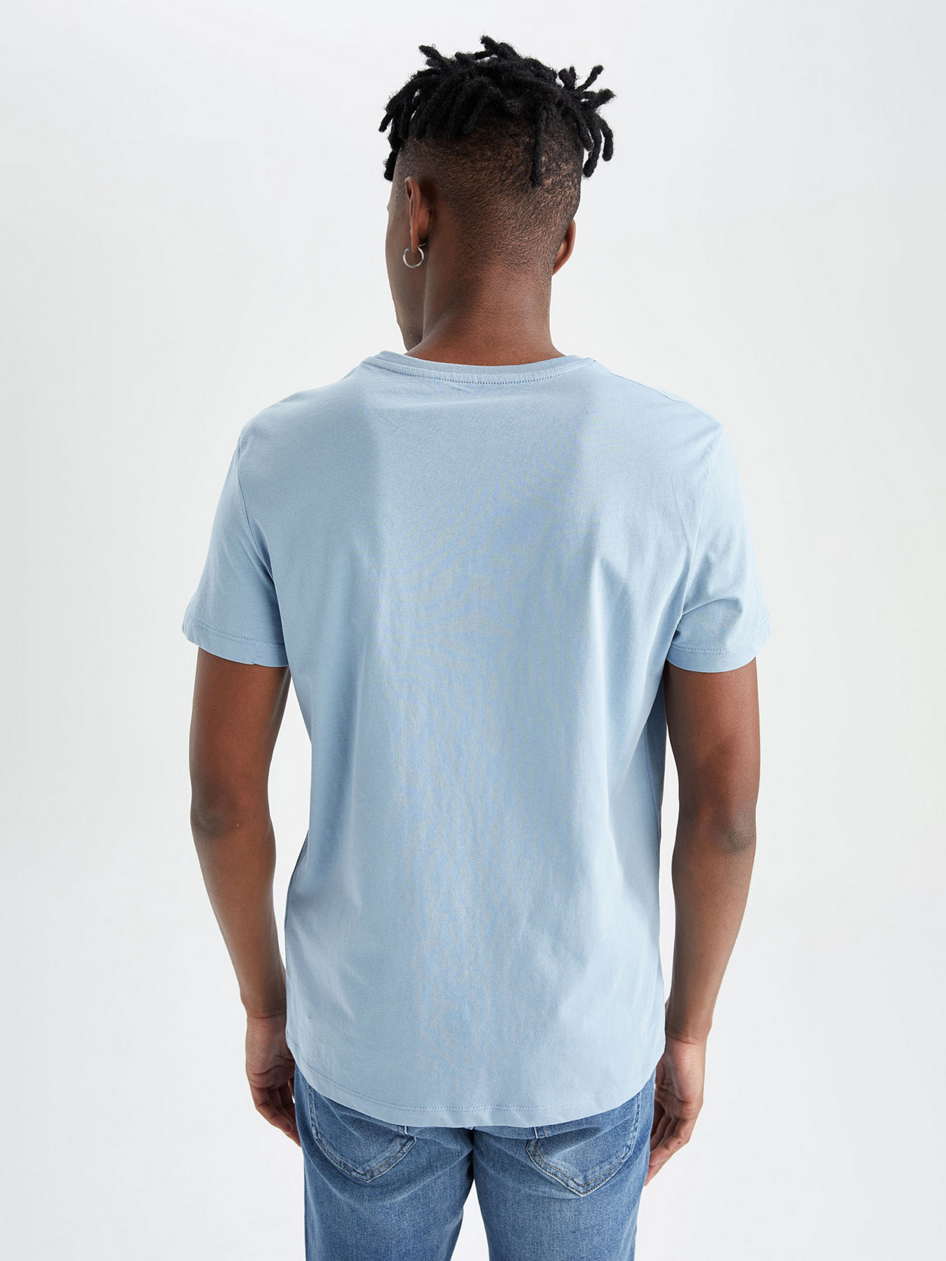 Футболка DeFacto модель X8654AZ-BE299 Футболка DeFacto модель X8654AZ-BE299 Фото