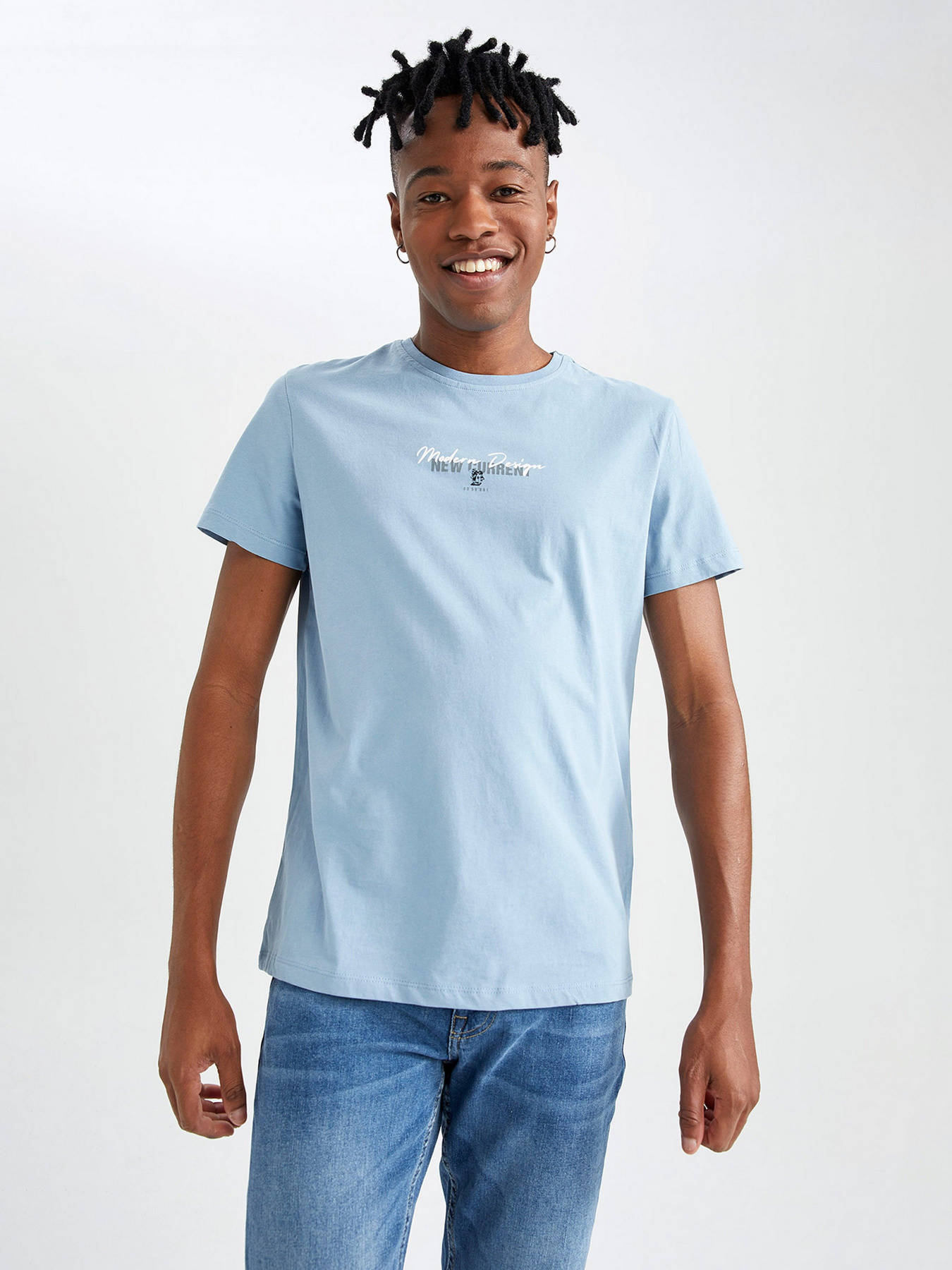 Футболка DeFacto модель X8654AZ-BE299 Футболка DeFacto модель X8654AZ-BE299 Фото