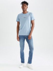 Футболка DeFacto модель X8654AZ-BE299 Футболка DeFacto модель X8654AZ-BE299 Фото