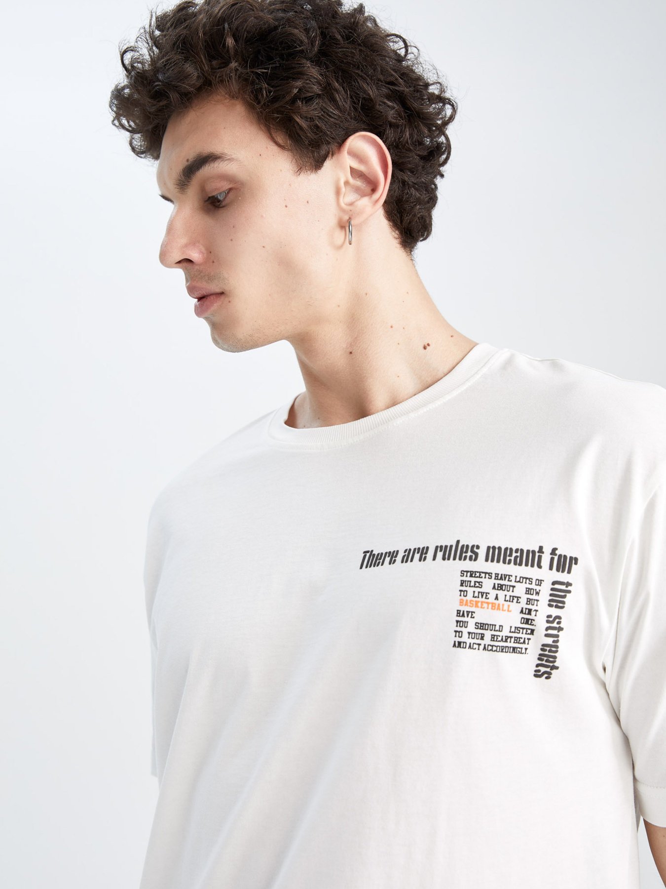 Футболка DeFacto модель Y6253AZ-ER105 Фото