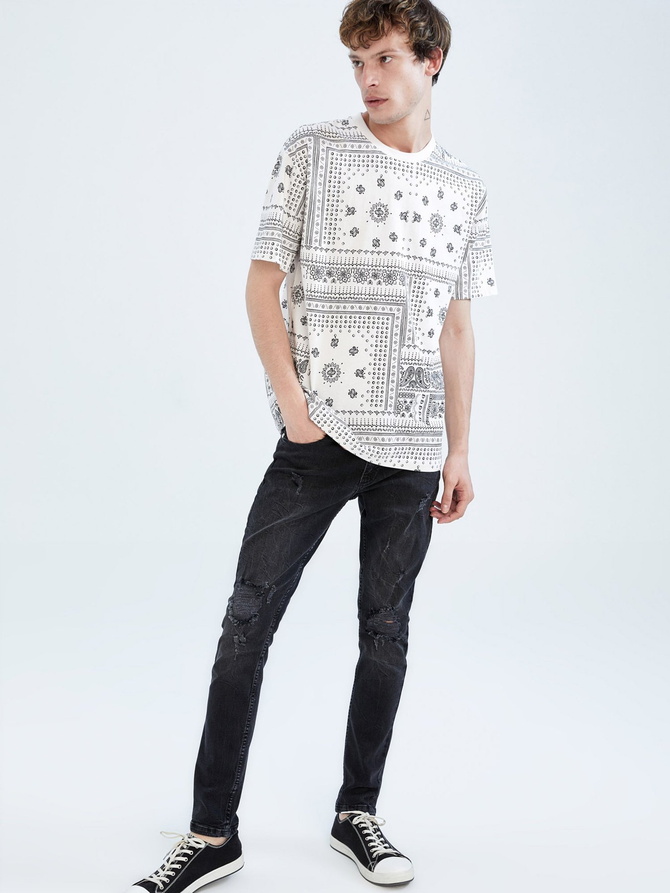 Зауженные джинсы DeFacto модель X8335AZ-NM40 Фото