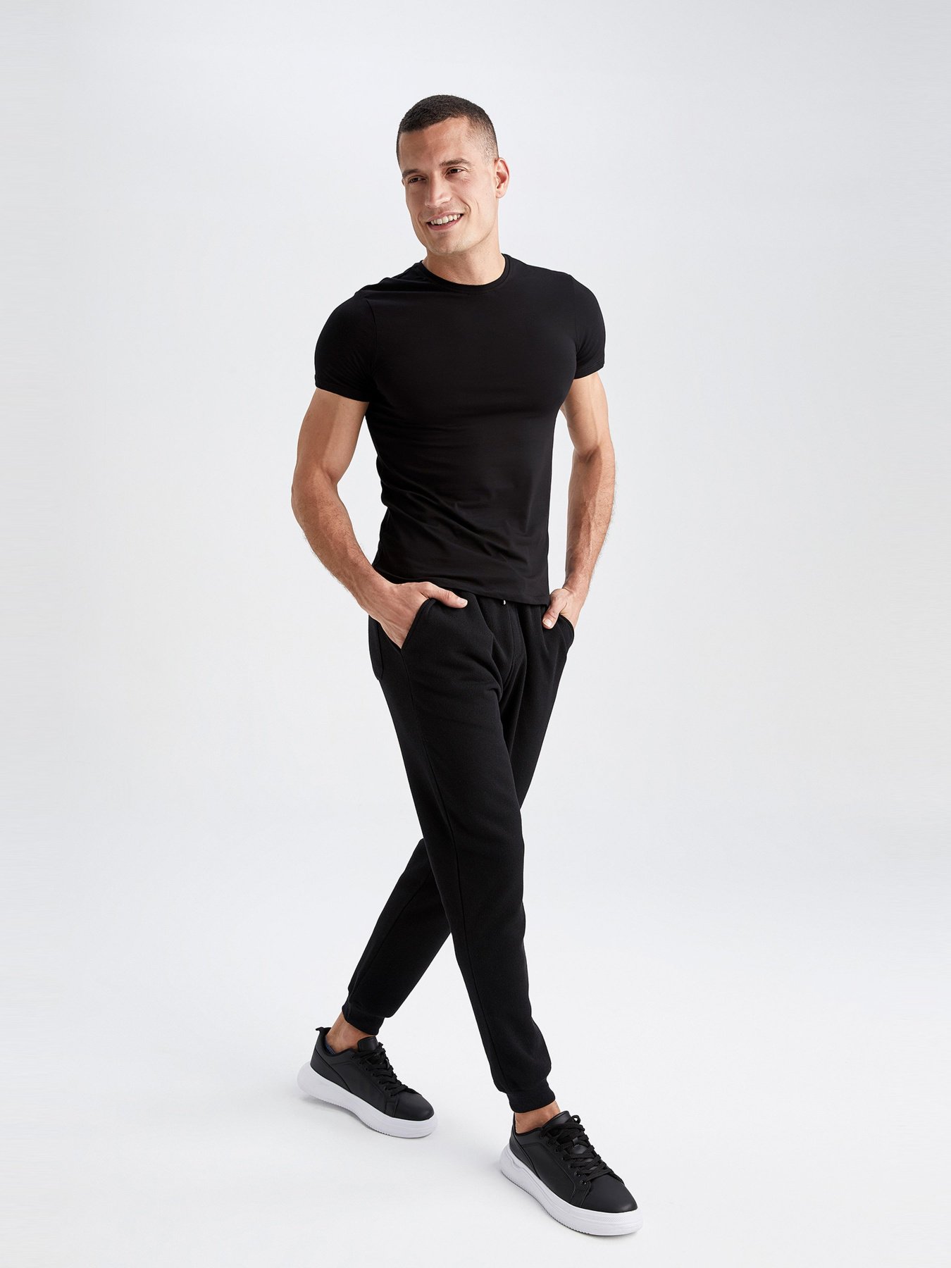 Джоггеры DeFacto модель R9262AZ-BK81 Фото