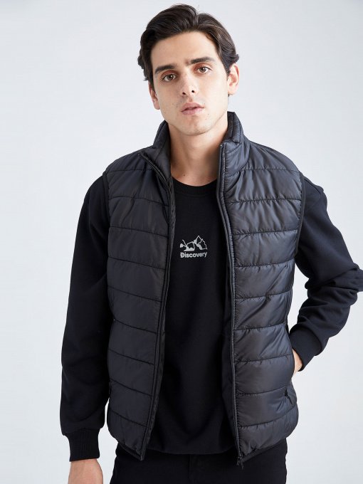 Утепленный жилет DeFacto модель U4176AZ-BK27 Фото