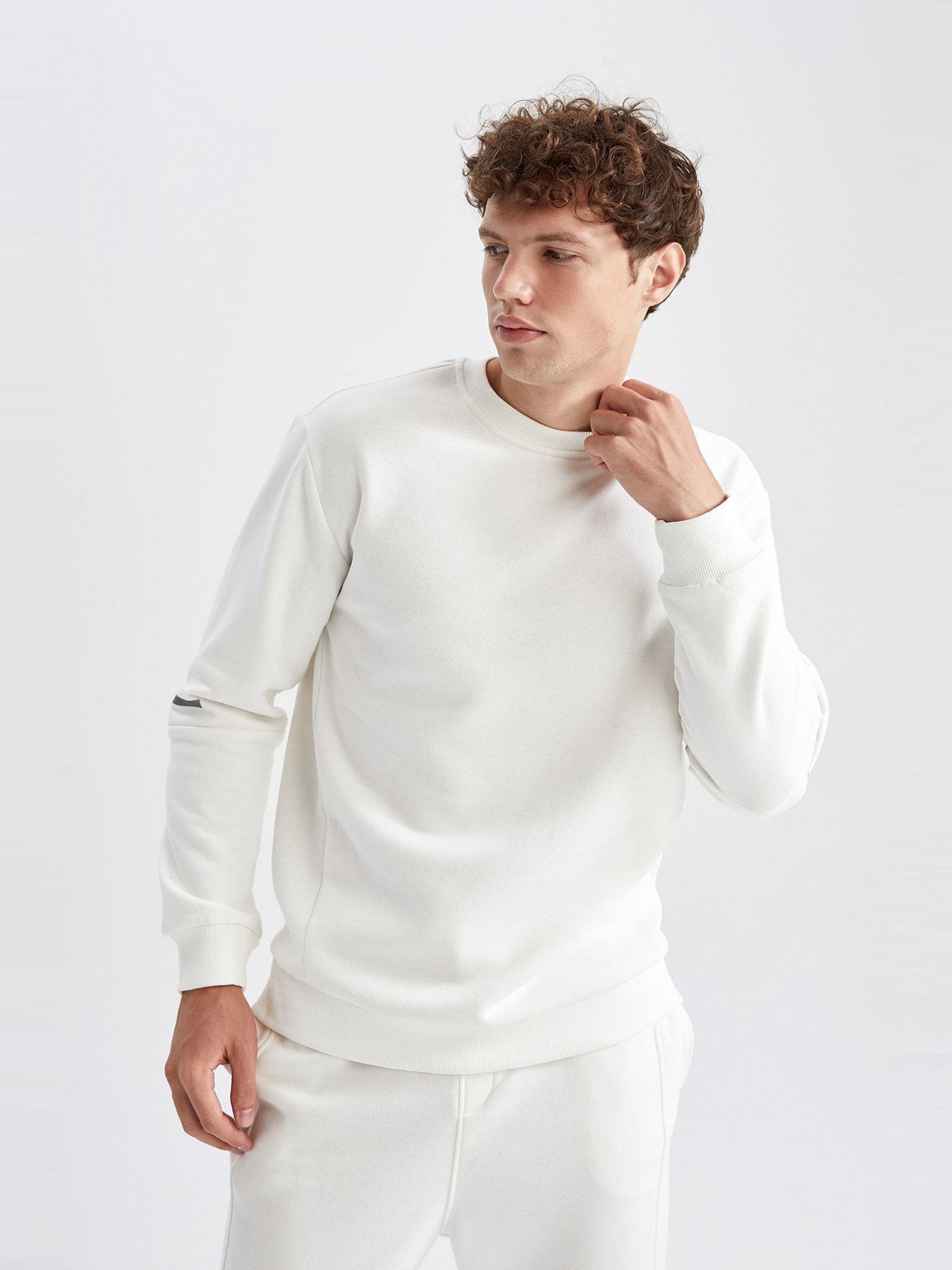 Свитшот DeFacto модель Y4531AZ-ER105 Фото