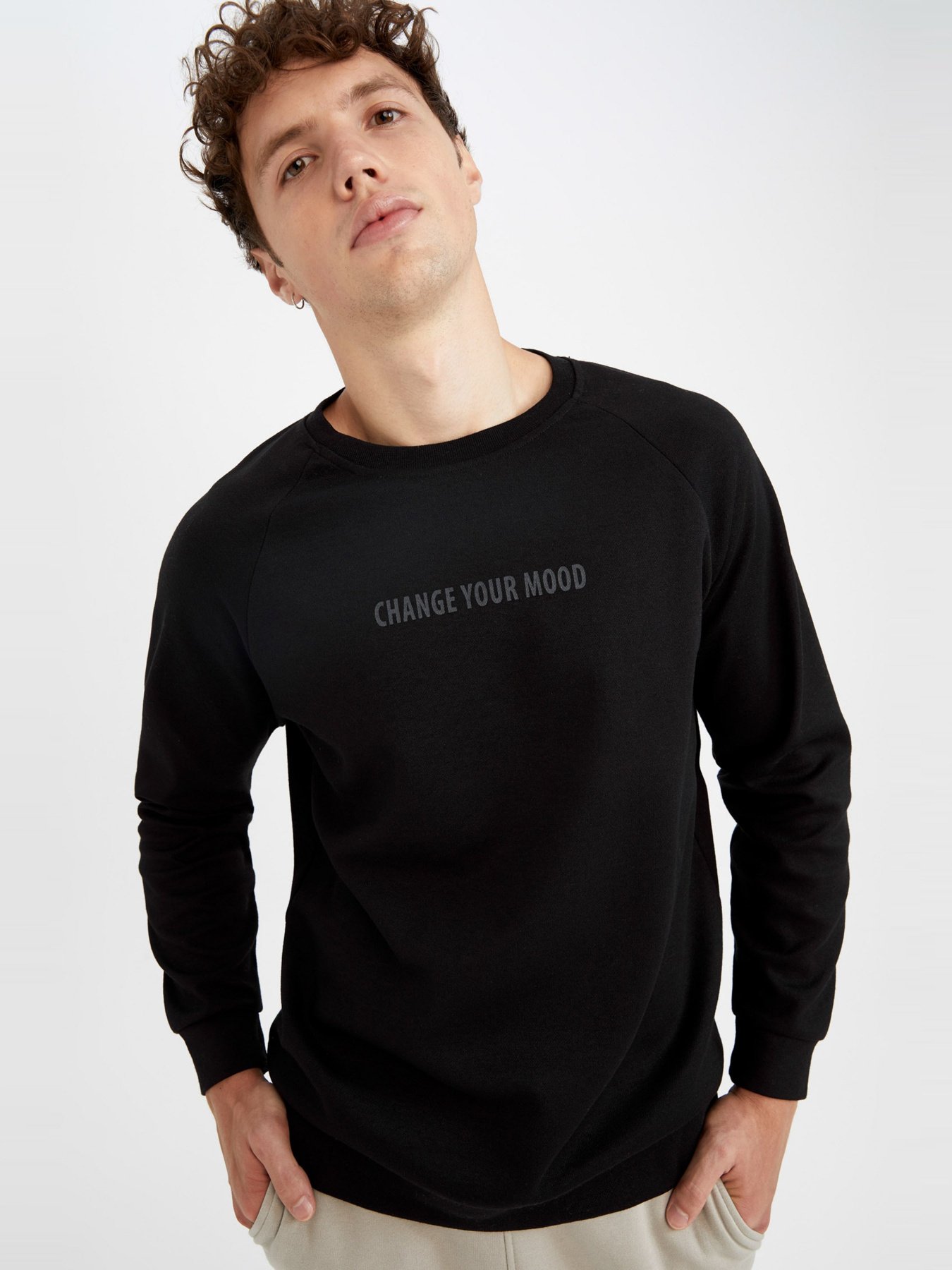 Свитшот DeFacto модель Y9501AZ-BK81 Фото