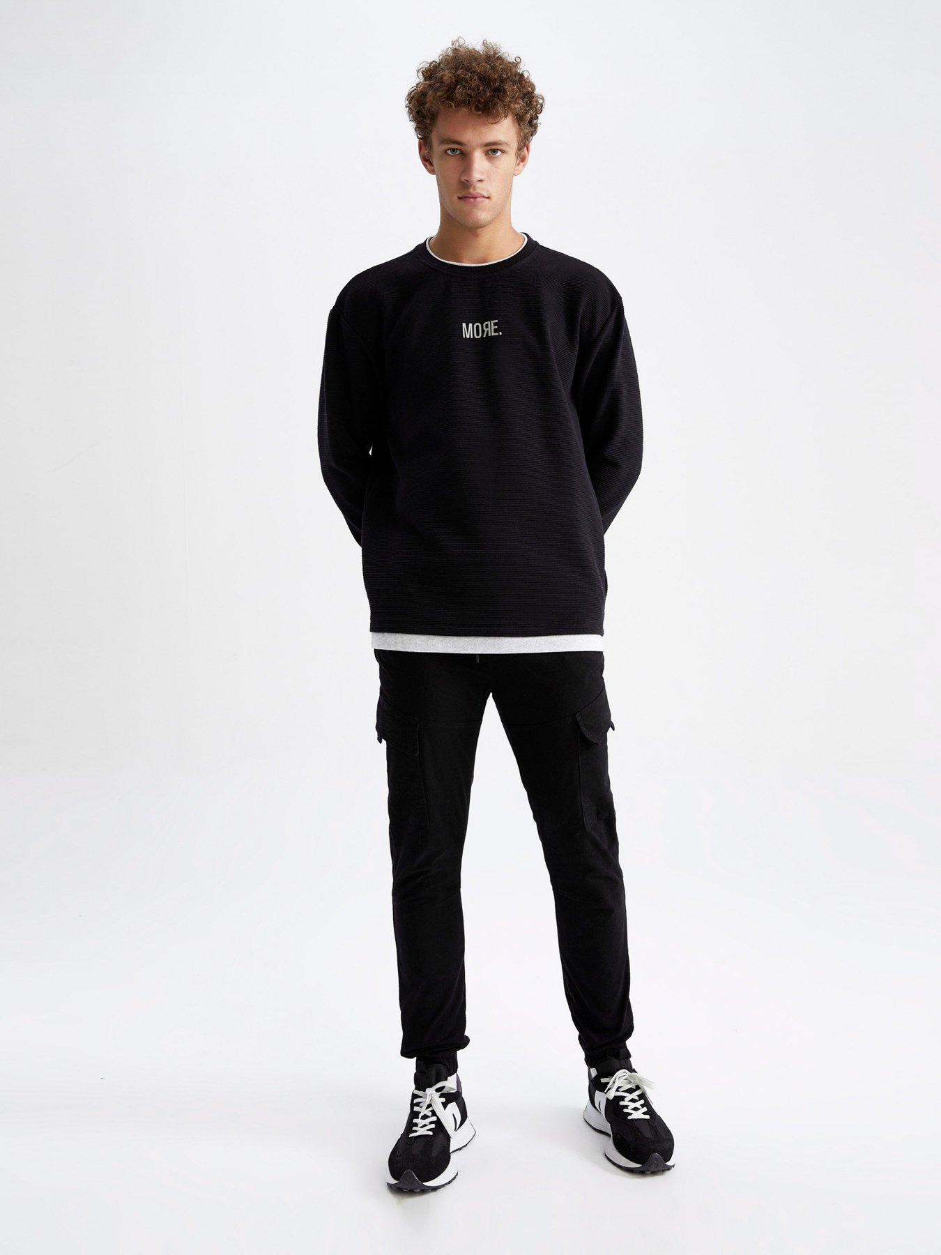 Свитшот DeFacto модель Y8236AZ-BK81 Фото