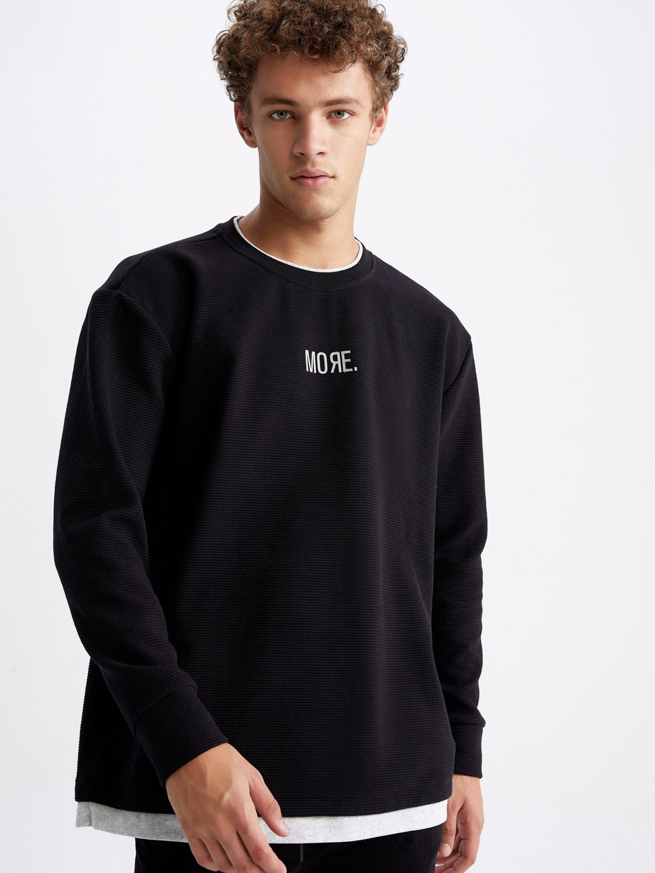 Свитшот DeFacto модель Y8236AZ-BK81 Фото