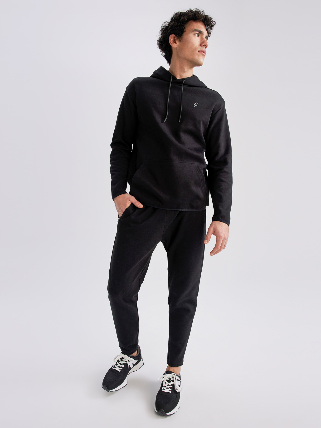 Джогери DeFacto модель S3309AZ-BK81 Фото