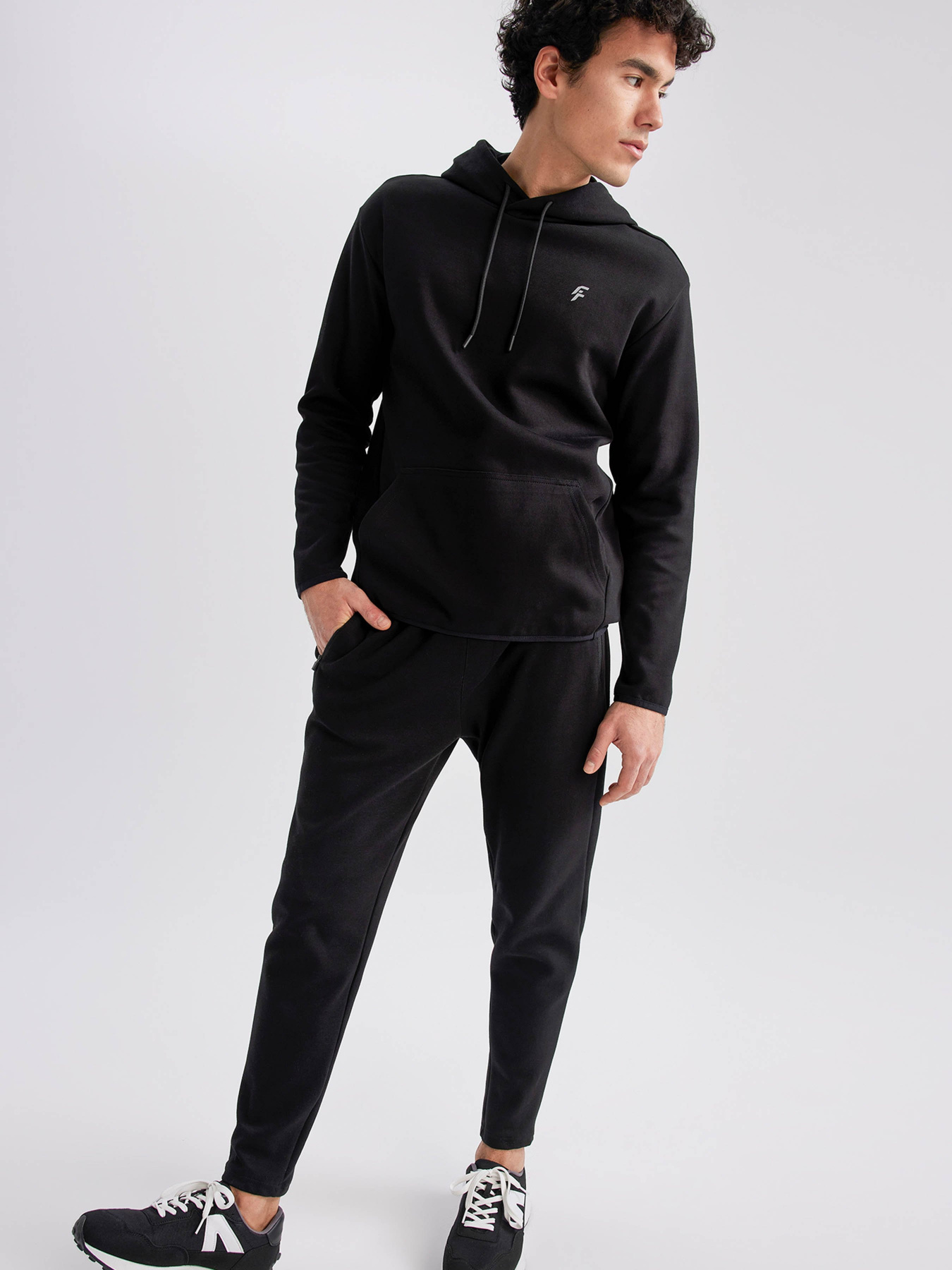 Джогери DeFacto модель S3309AZ-BK81 Фото