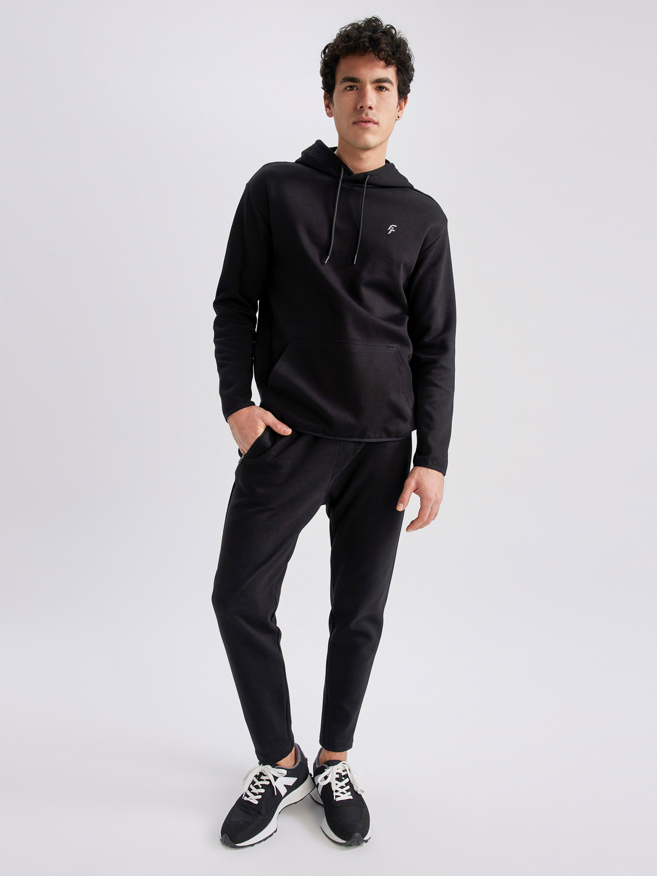 Джогери DeFacto модель S3309AZ-BK81 Фото