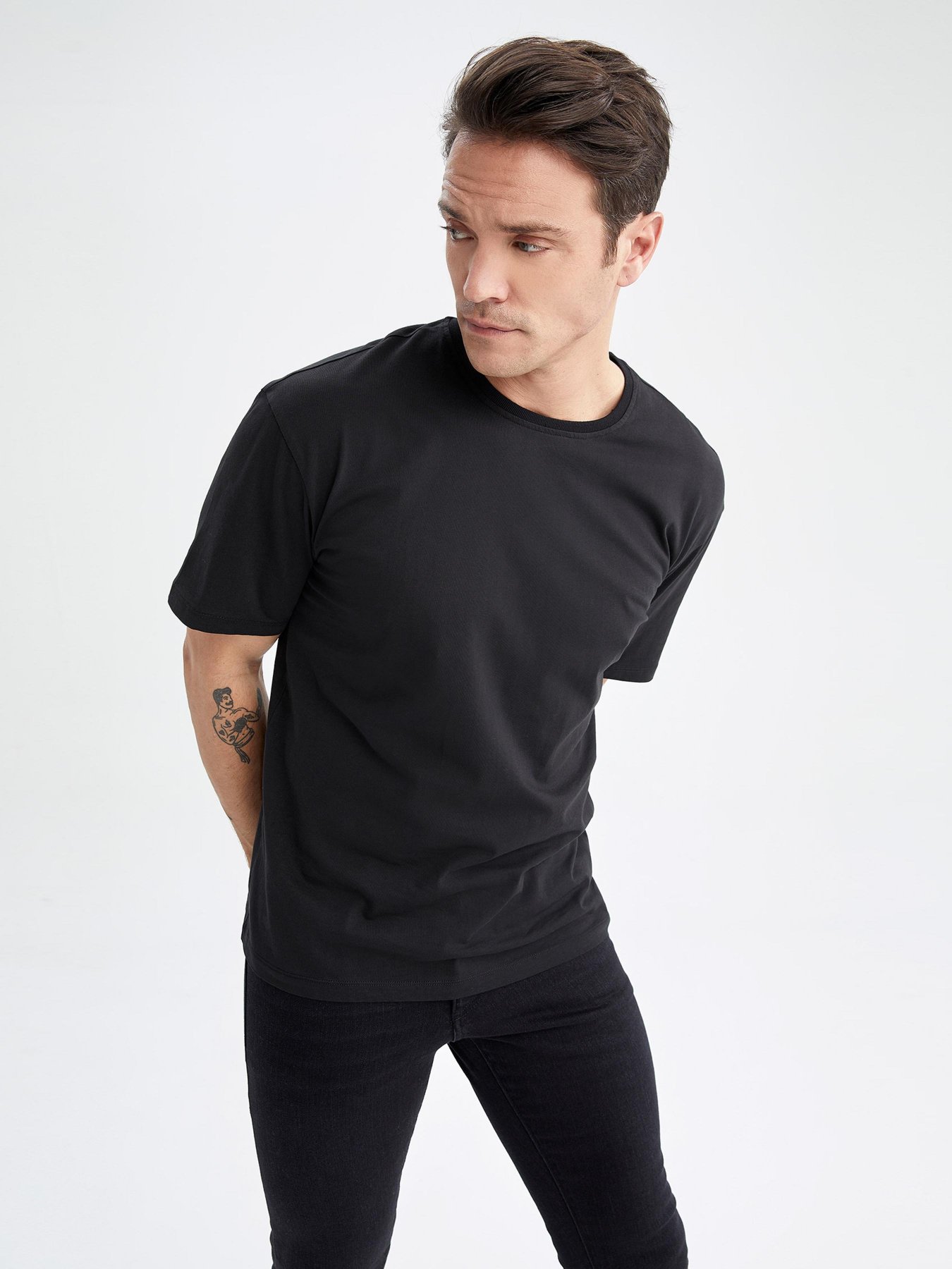 Футболка DeFacto модель T7037AZ-BK81 Фото