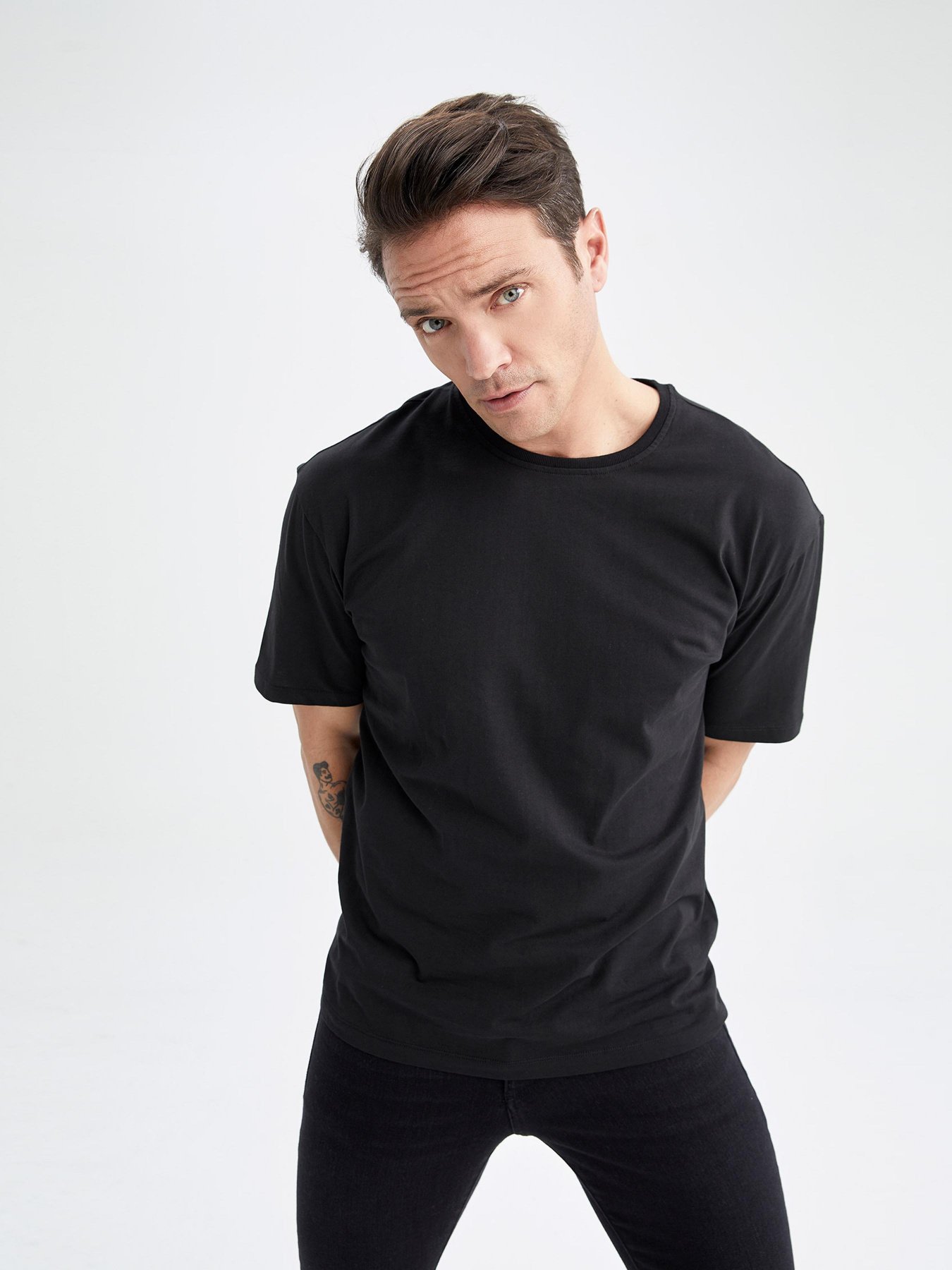 Футболка DeFacto модель T7037AZ-BK81 Фото