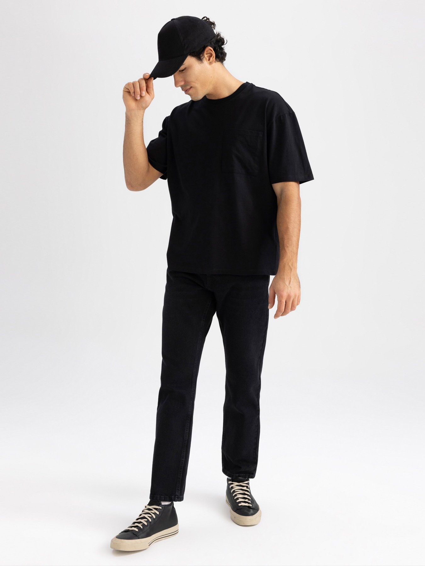 Футболка DeFacto модель V2384AZ-BK81 Футболка DeFacto модель V2384AZ-BK81 Фото