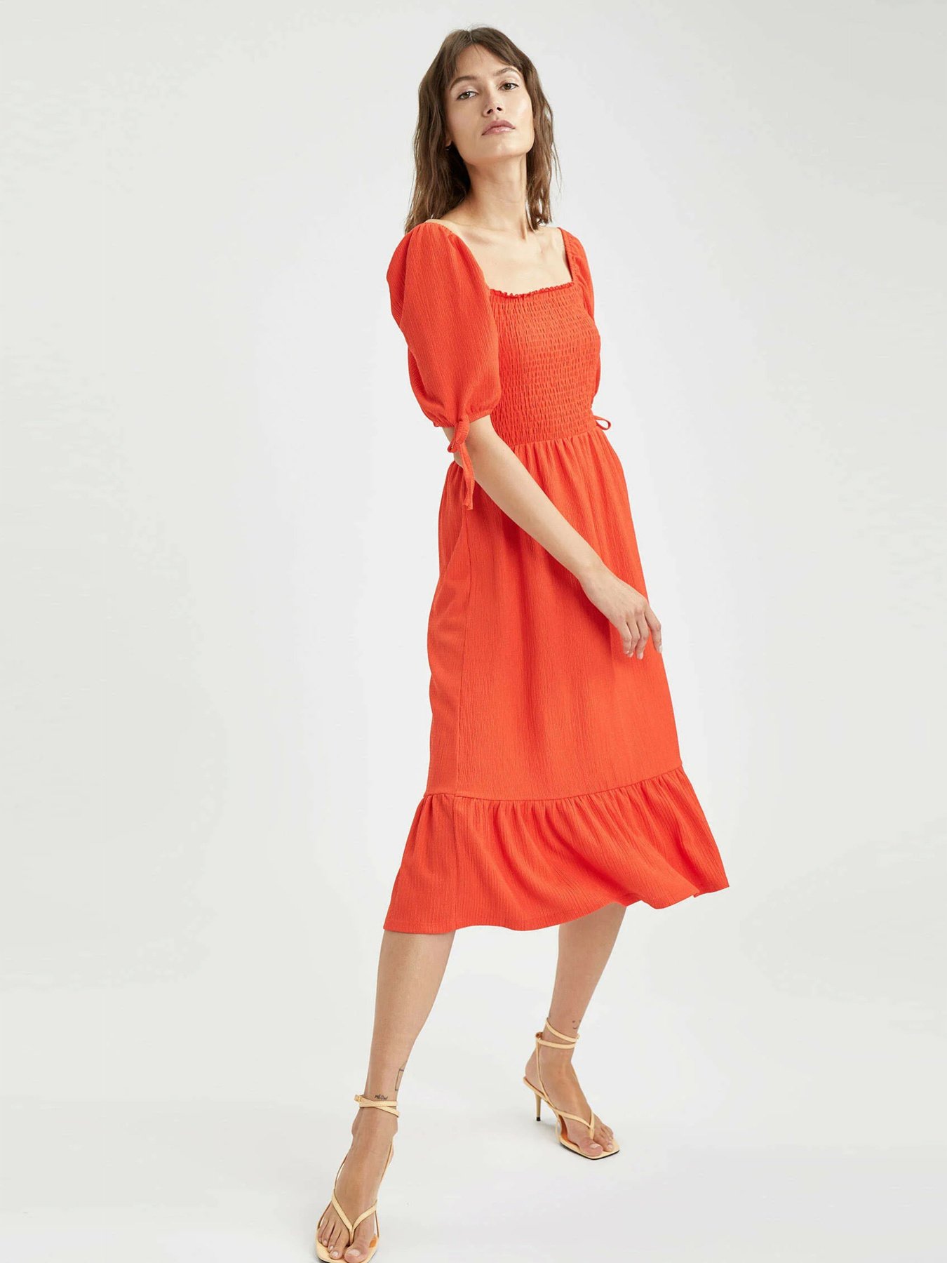 Платье миди DeFacto модель V0102AZ-RD30 Фото