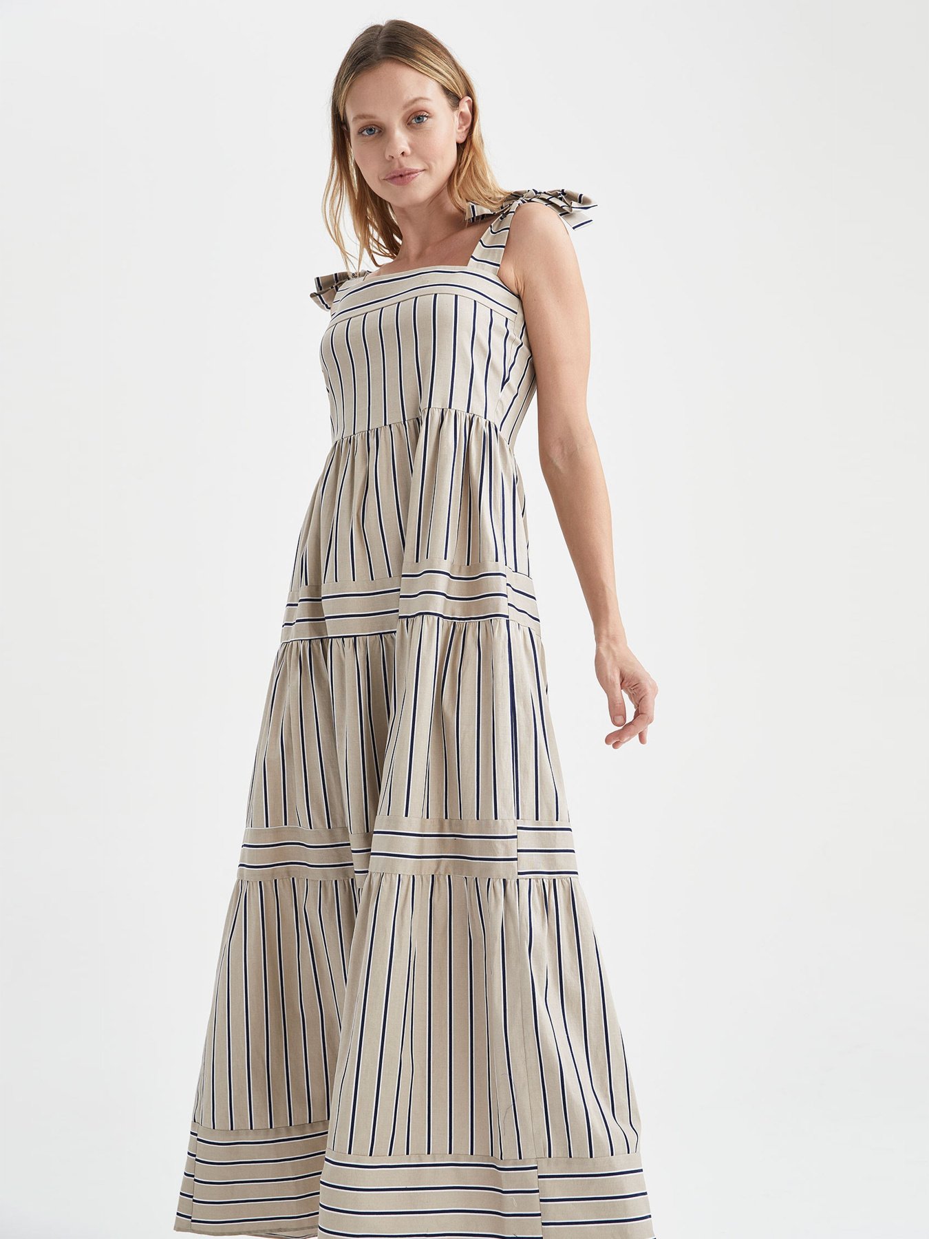 Платье макси DeFacto модель V0551AZ-BG407 Фото