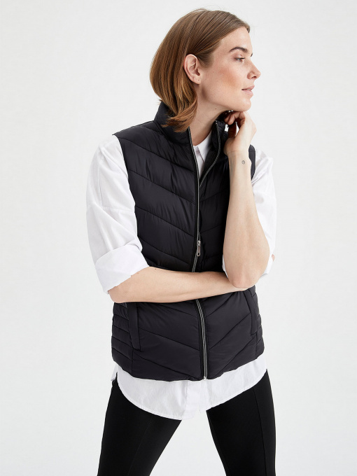 Утепленный жилет DeFacto модель T4327AZ-BK27 Фото