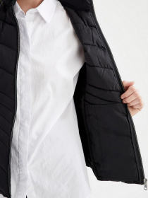 Утеплений жилет DeFacto модель T4327AZ-BK27 Фото