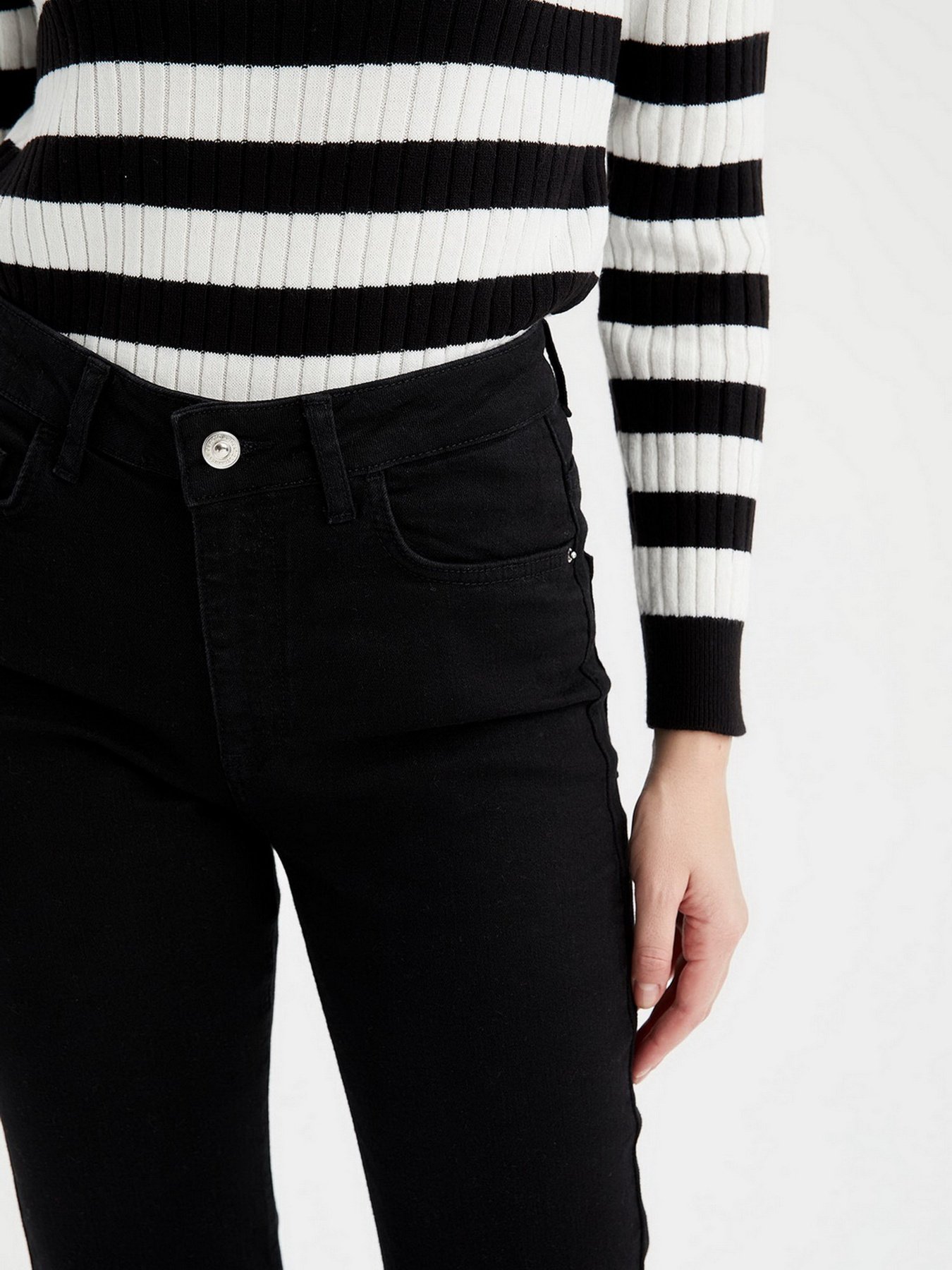 Прямі джинси DeFacto Mia Wide Leg модель V8383AZ-NM40 Фото