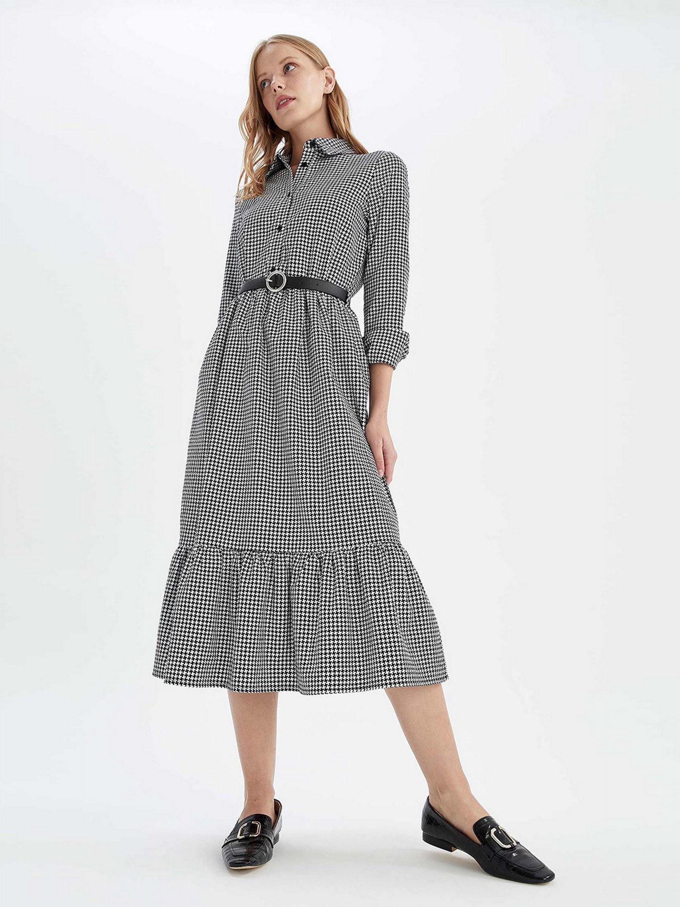 Платье миди DeFacto модель V4201AZ-BK27 Фото