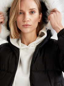 Зимова куртка DeFacto модель W9196AZ-BK27 Фото