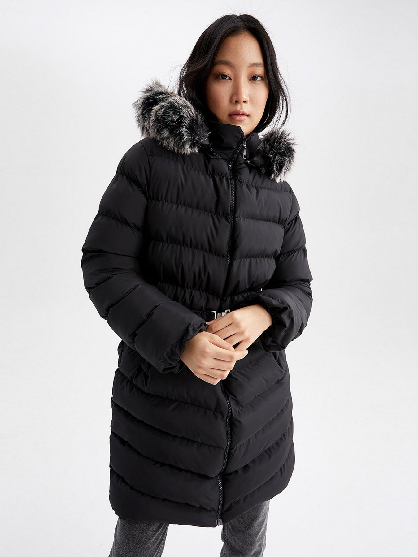 Пуховик DeFacto модель X1026AZ-BK27 Пуховик DeFacto модель X1026AZ-BK27 Фото