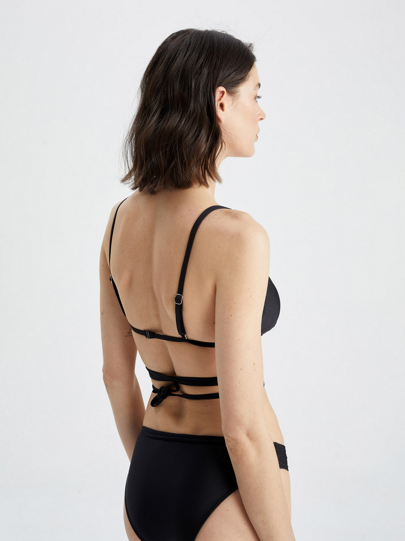 Верхняя часть купальника DeFacto модель W6013AZ-BK81 Фото