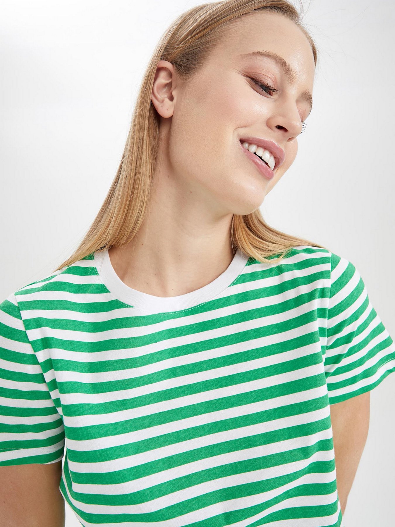 Футболка DeFacto модель X4604AZ-GN326 Фото