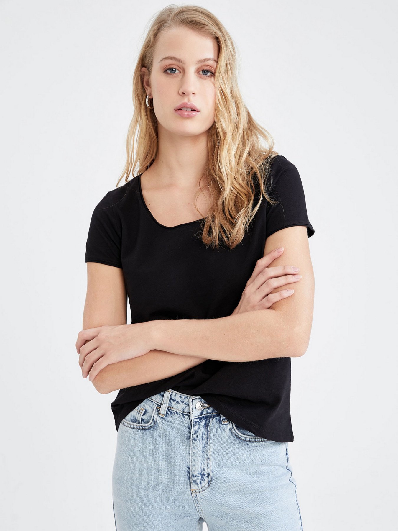 Футболка DeFacto модель K1508AZ-BK27 Фото