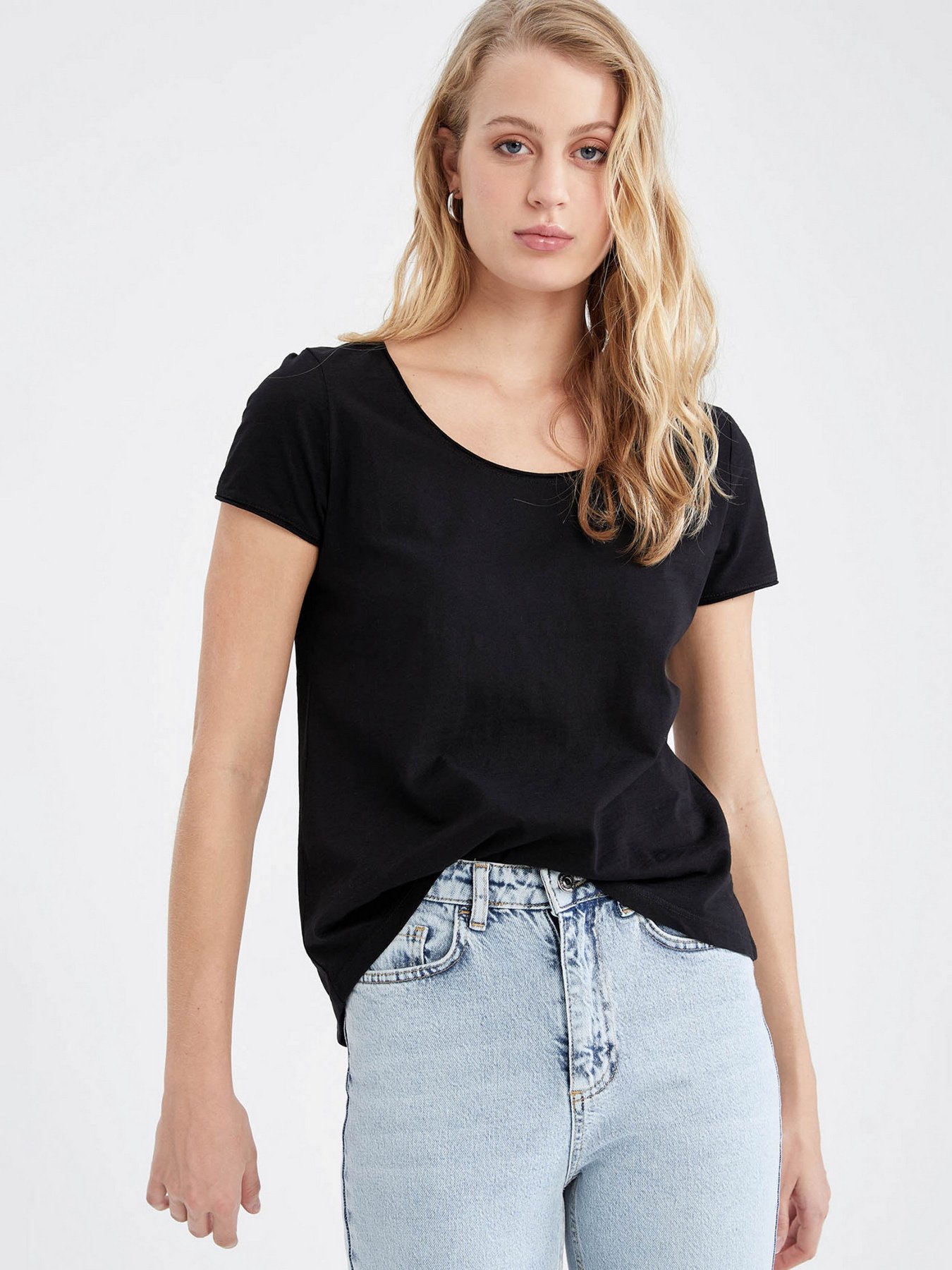 Футболка DeFacto модель K1508AZ-BK27 Фото