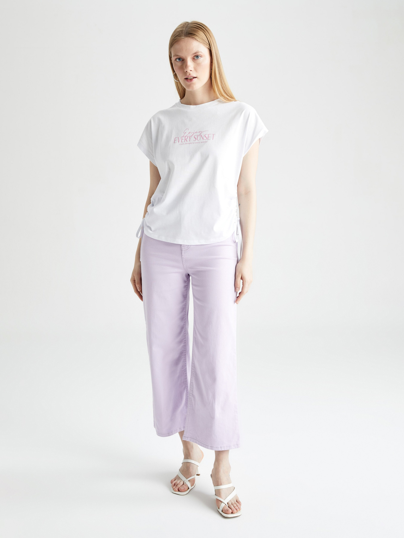 Футболка DeFacto модель Y0442AZ-WT34 Футболка DeFacto модель Y0442AZ-WT34 Фото