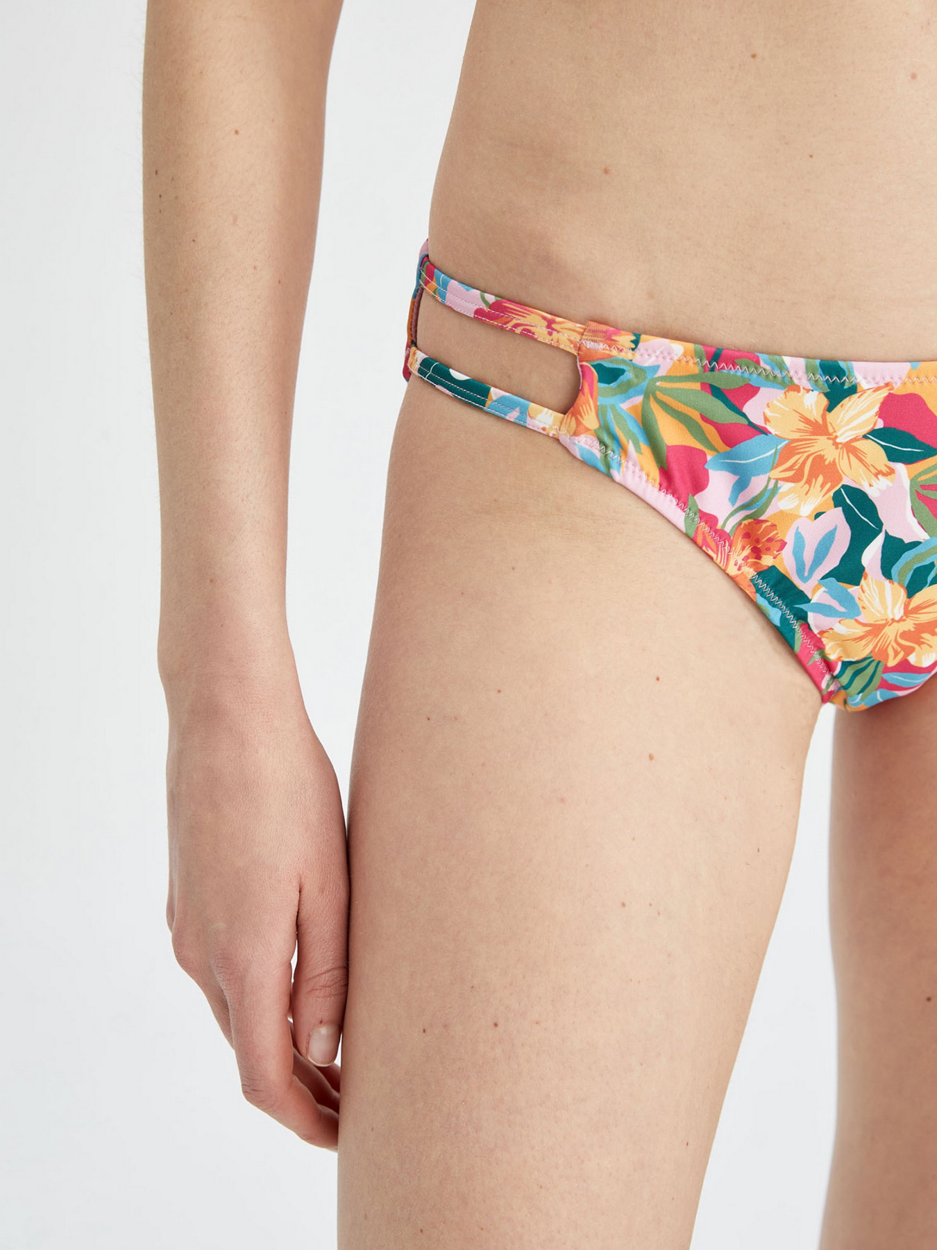 Нижняя часть купальника DeFacto модель W9366AZ-PN129 Фото