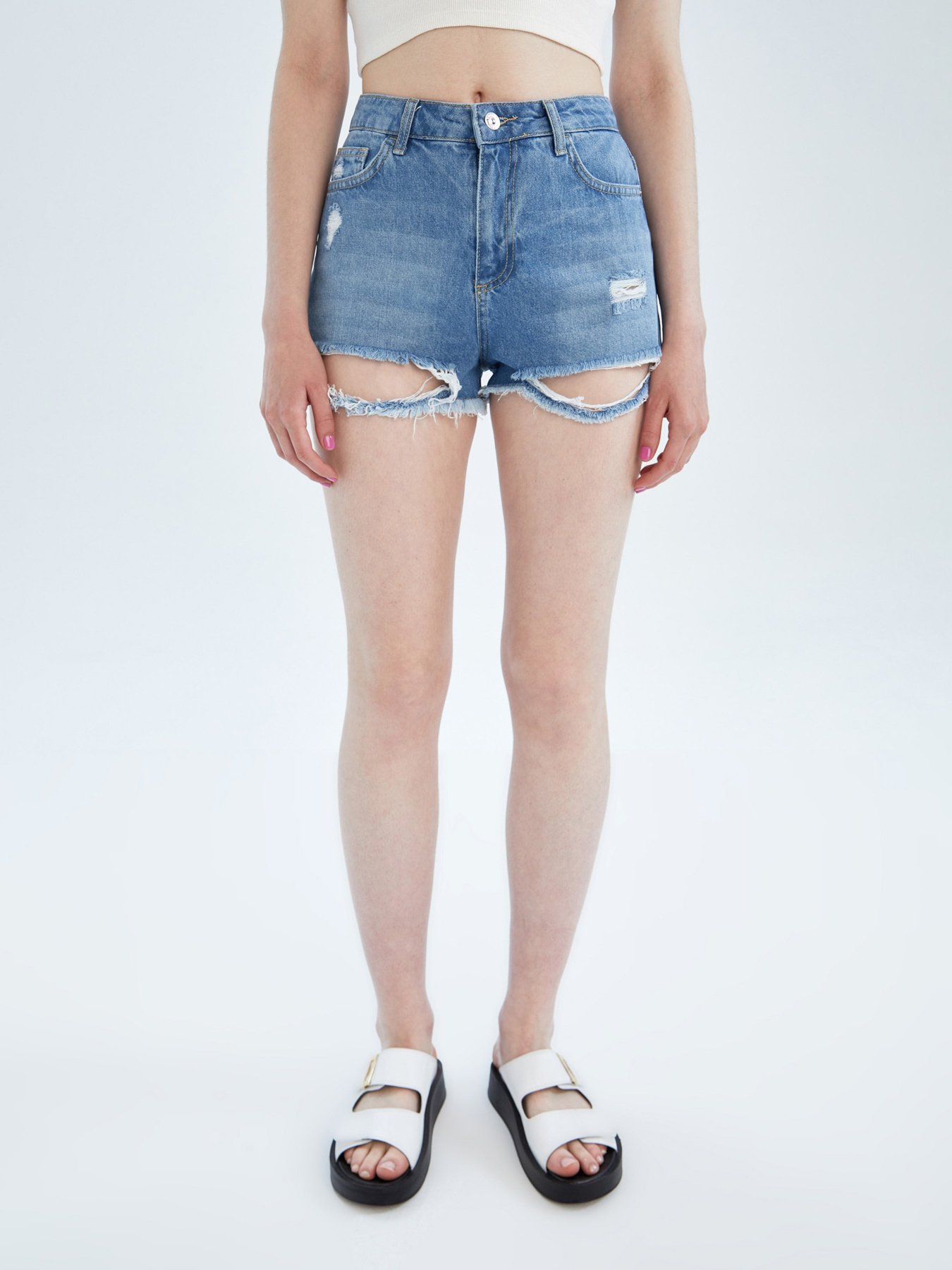 Джинсовые шорты DeFacto модель X5284AZ-NM28 Джинсовые шорты DeFacto модель X5284AZ-NM28 Фото