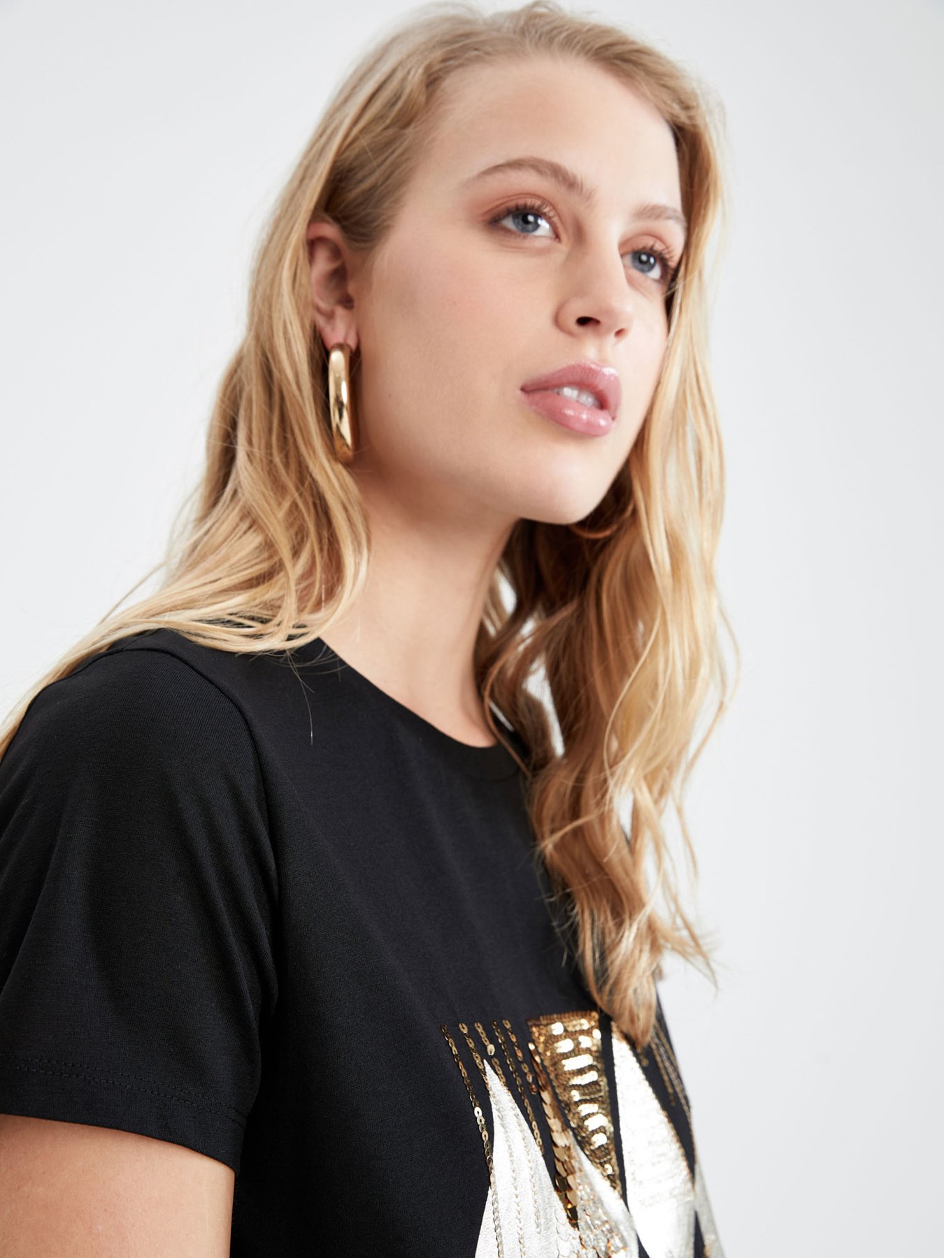 Футболка DeFacto модель X3532AZ-BK81 Фото