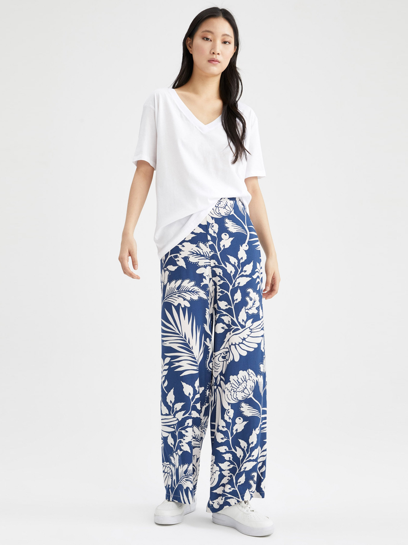 Футболки и поло DeFacto Center Vee Tee модель W9578AZ-WT34 Фото