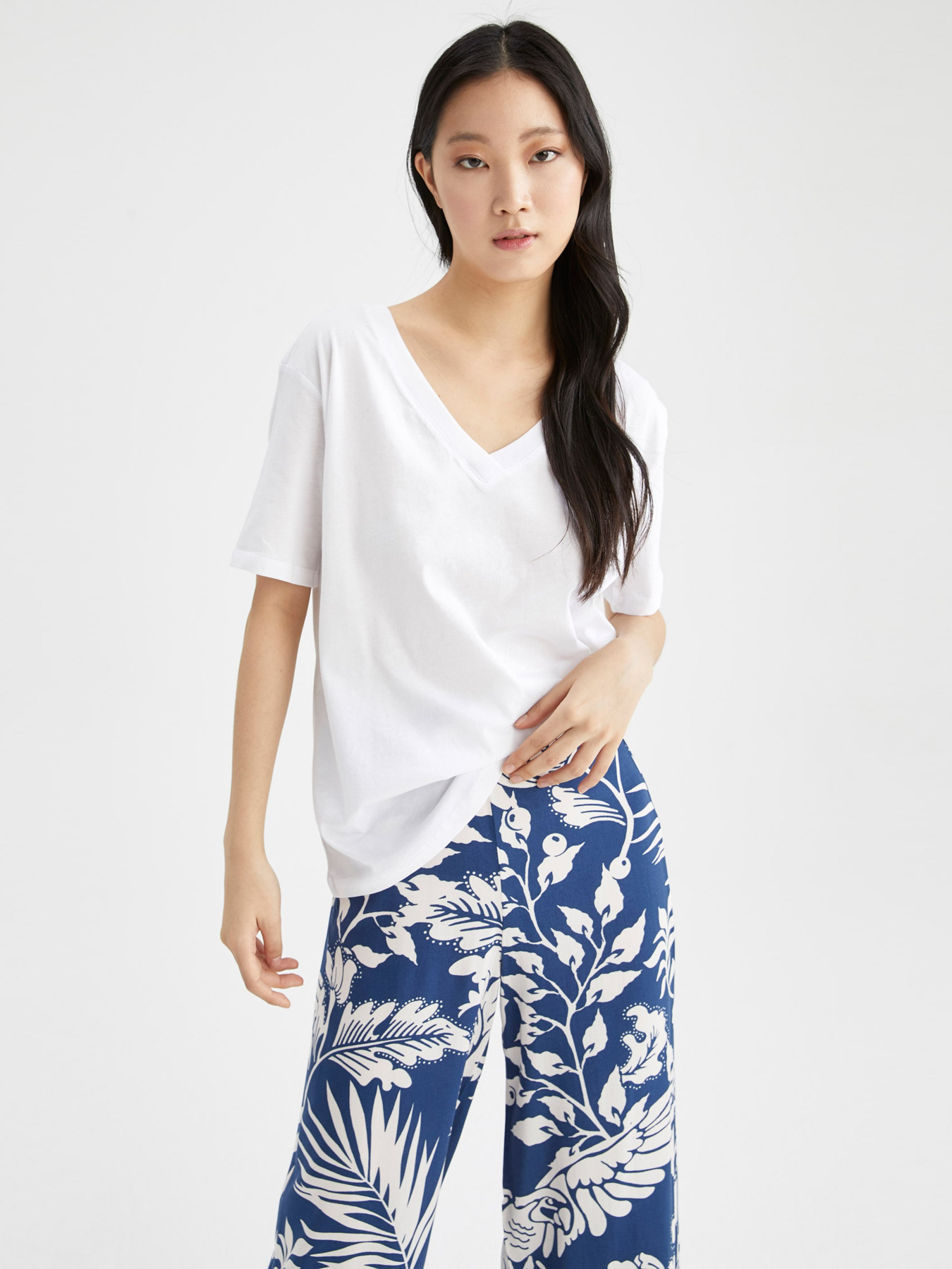 Футболки и поло DeFacto Center Vee Tee модель W9578AZ-WT34 Фото