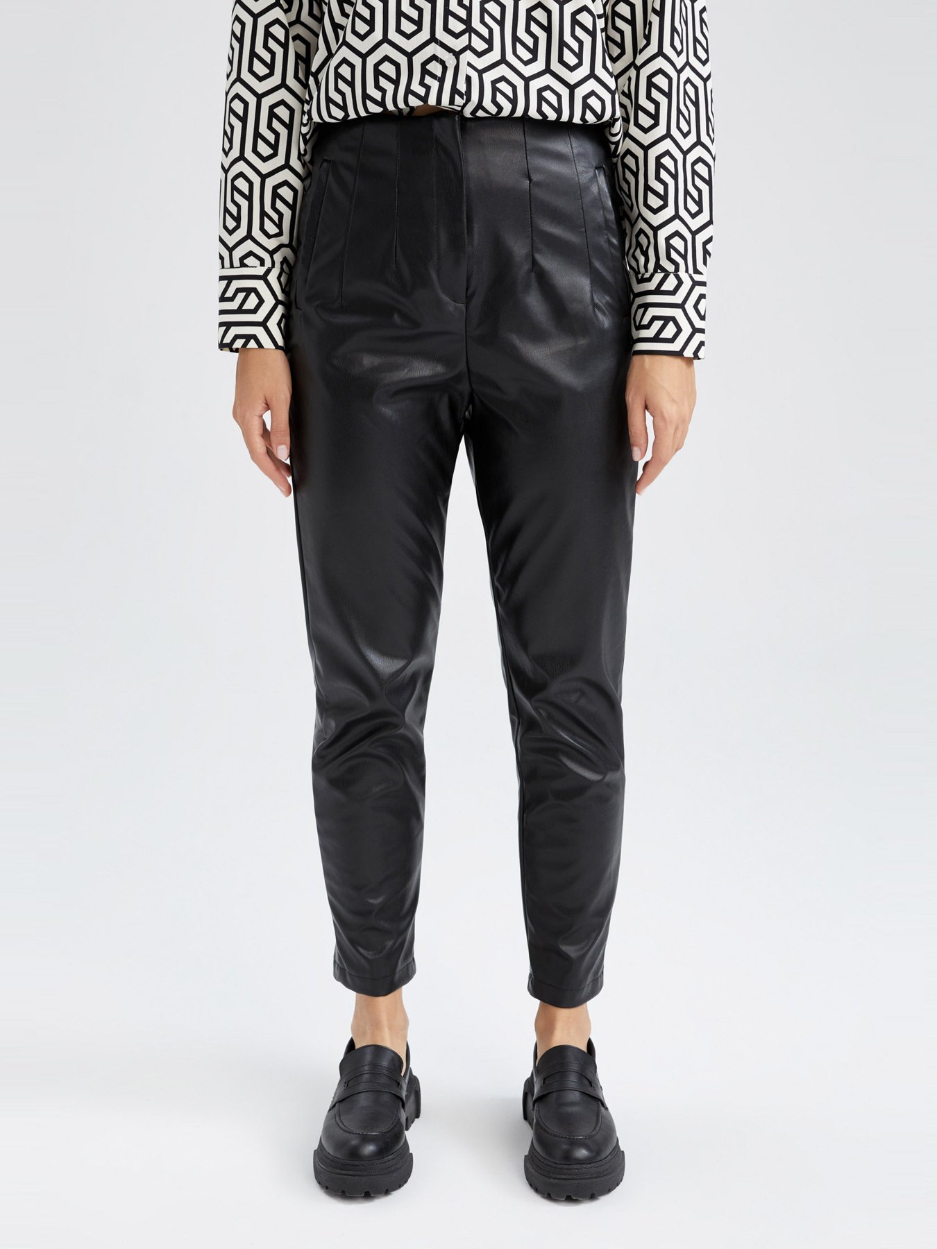 Штани повсякденні DeFacto модель V8910AZ-BK27 Фото