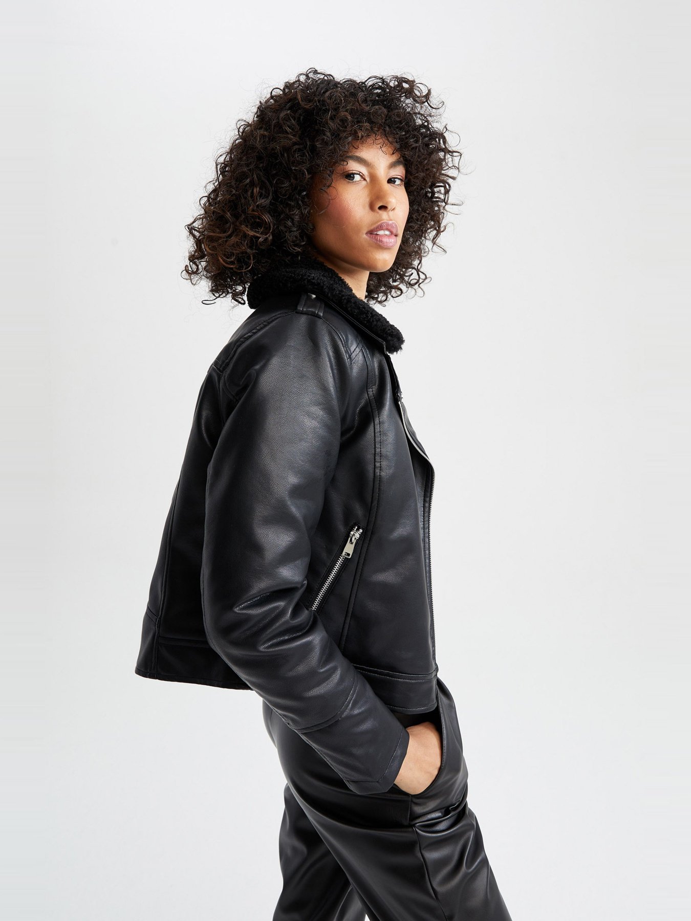 Шкіряна куртка DeFacto модель W6066AZ-BK27 Фото