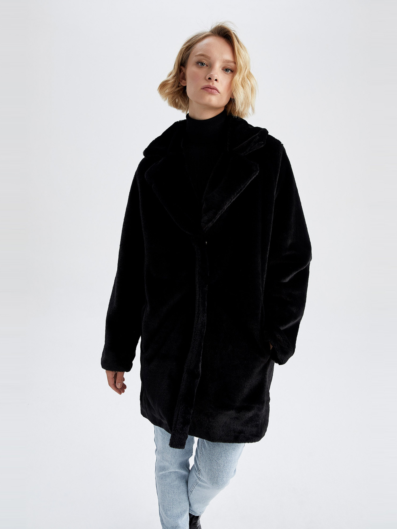 Шуба DeFacto модель X2186AZ-BK27 Шуба DeFacto модель X2186AZ-BK27 Фото