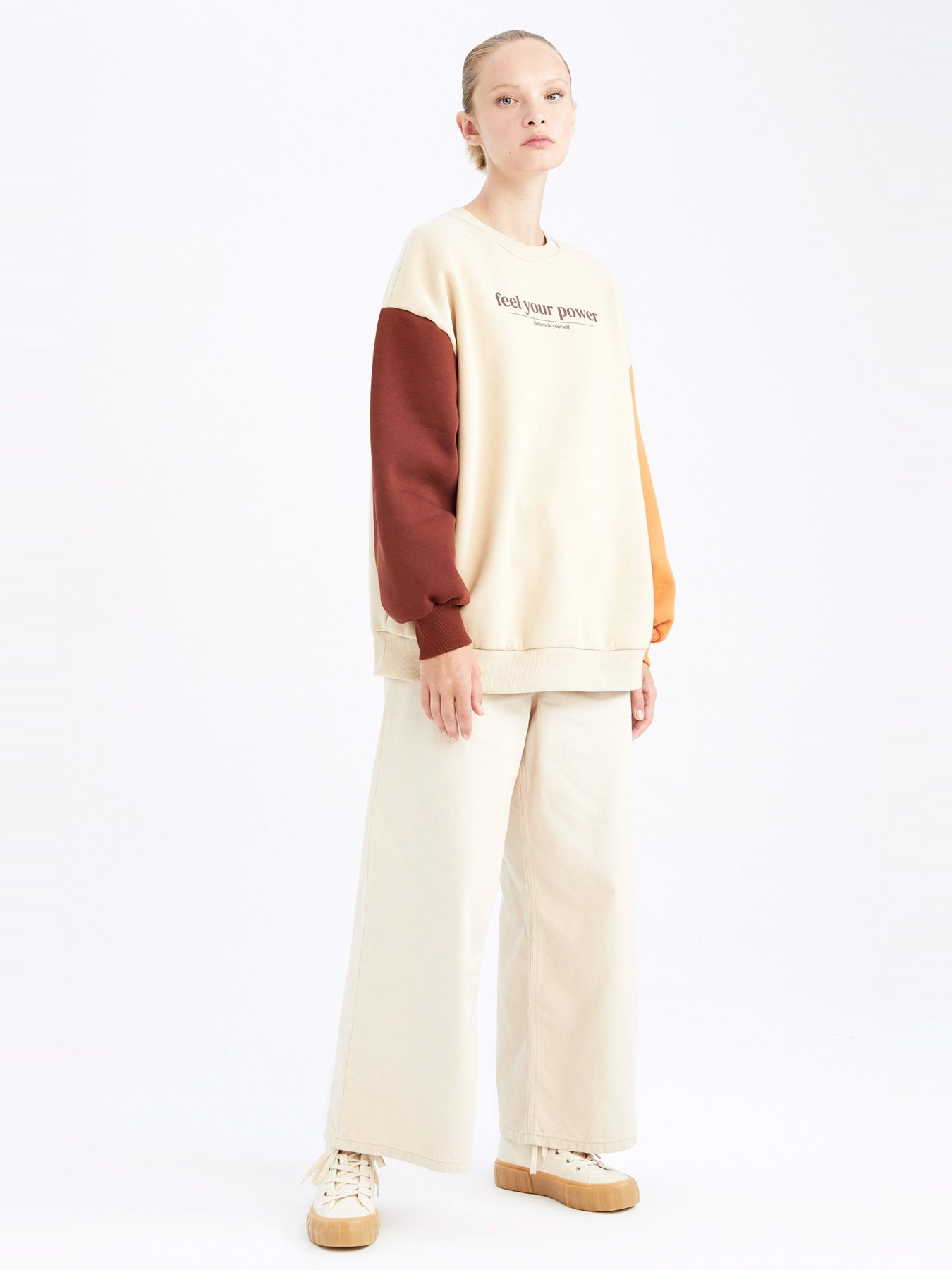 Свитшот DeFacto модель Y8159AZ-ER154 Фото