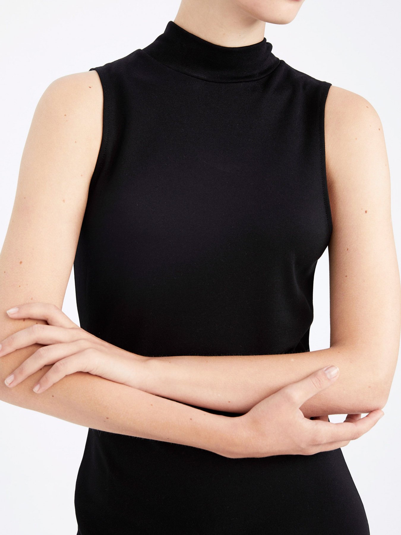 Платье миди DeFacto модель Z2968AZ-BK27 Фото