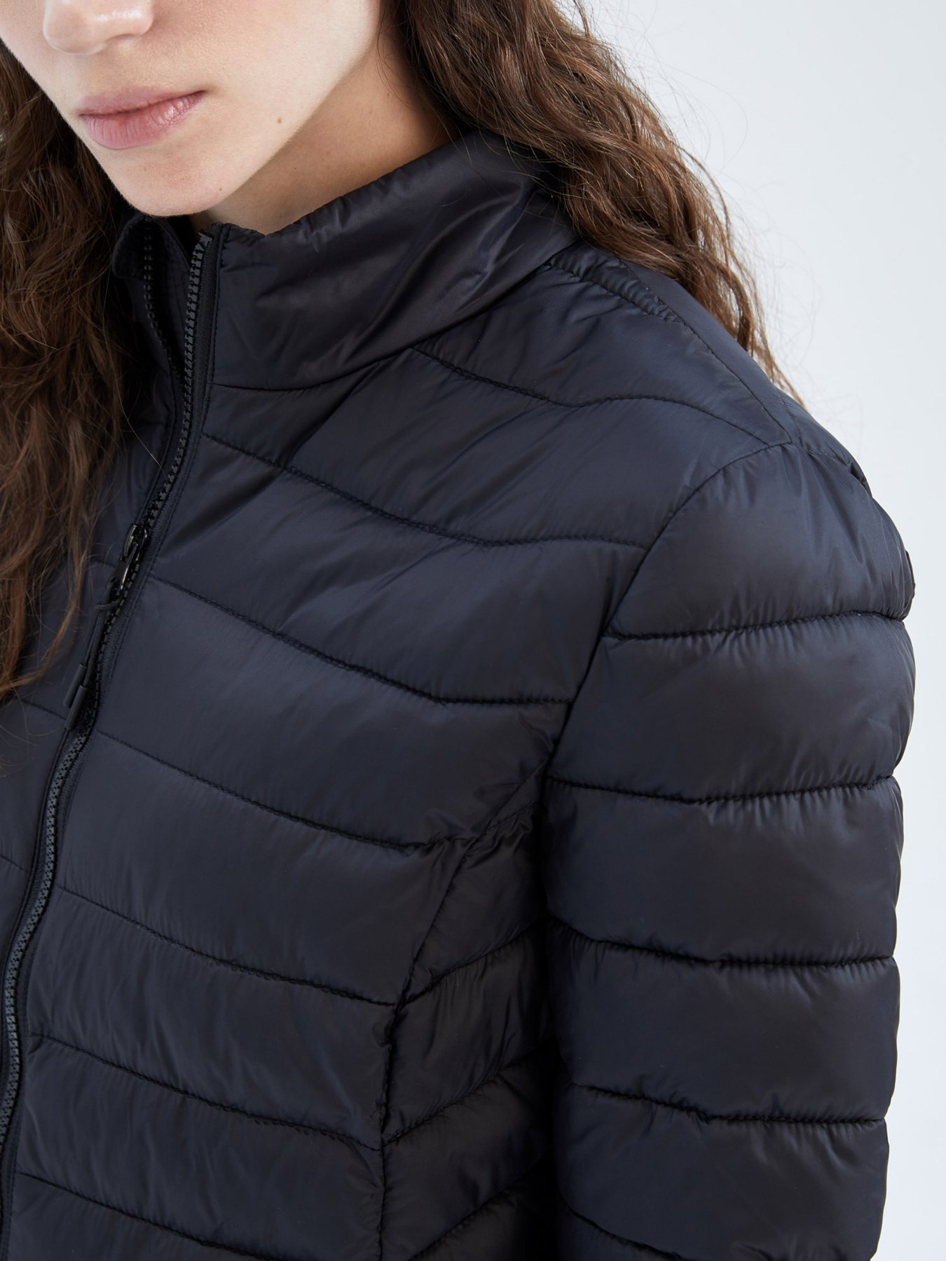 Демісезонна куртка DeFacto модель Z0802AZ-BK27 Фото