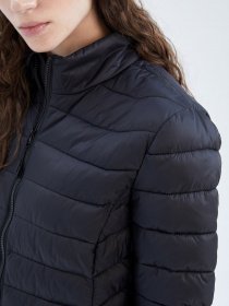 Демисезонная куртка DeFacto модель Z0802AZ-BK27 Фото