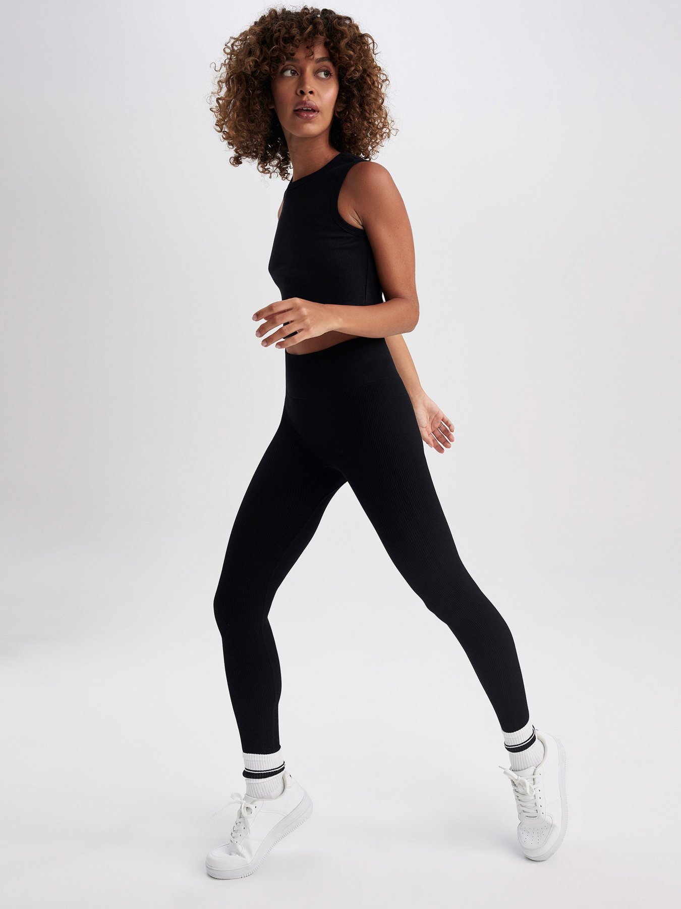 Легінси DeFacto модель Z2316AZ-BK81 Легінси DeFacto модель Z2316AZ-BK81 Фото