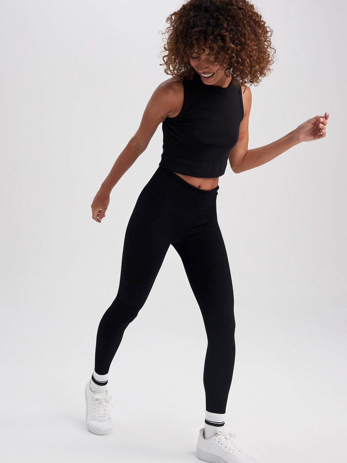 Легінси DeFacto модель Z2316AZ-BK81 Легінси DeFacto модель Z2316AZ-BK81 Фото