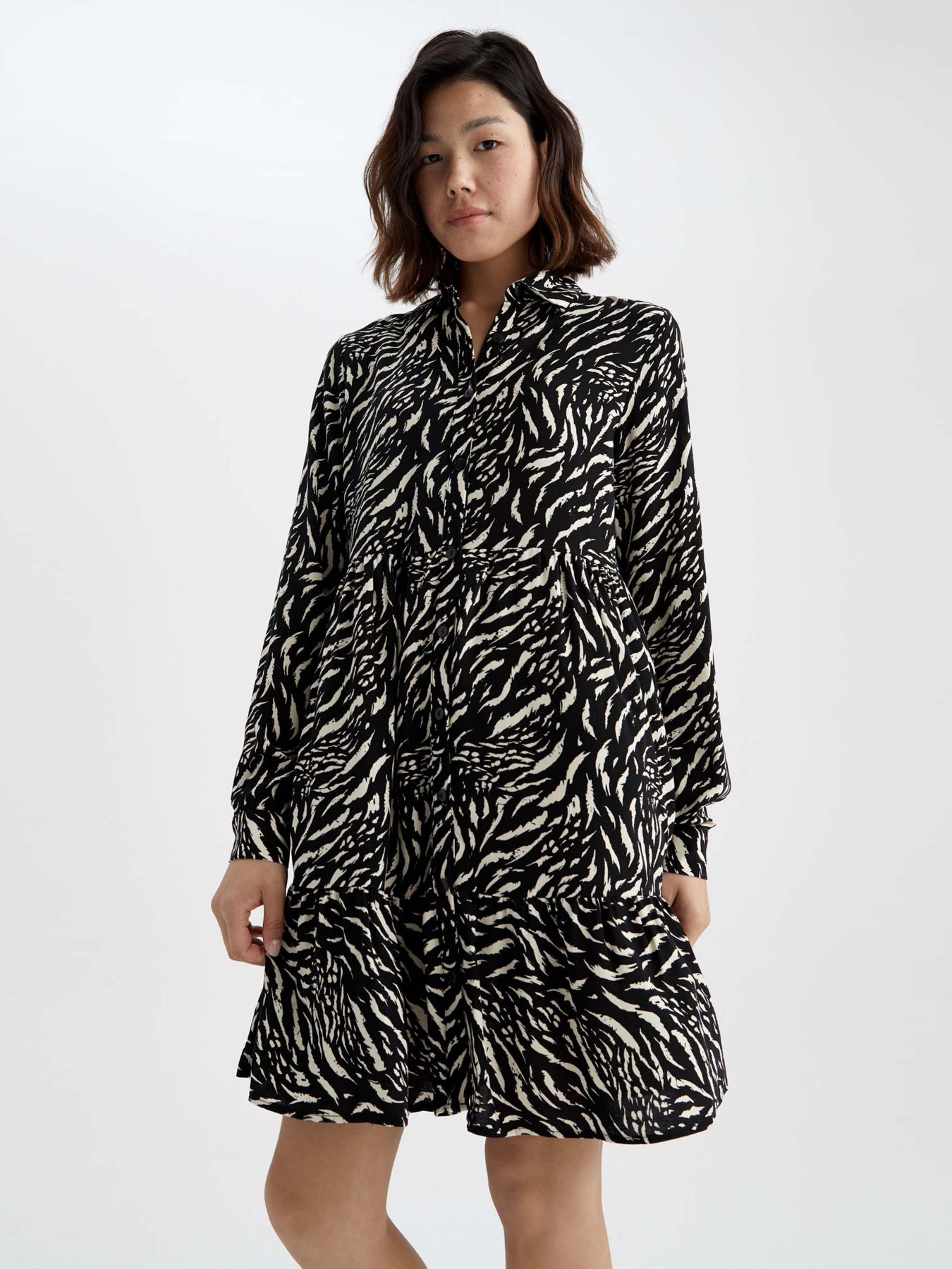 Платье мини DeFacto модель Z2447AZ-BK34 Фото