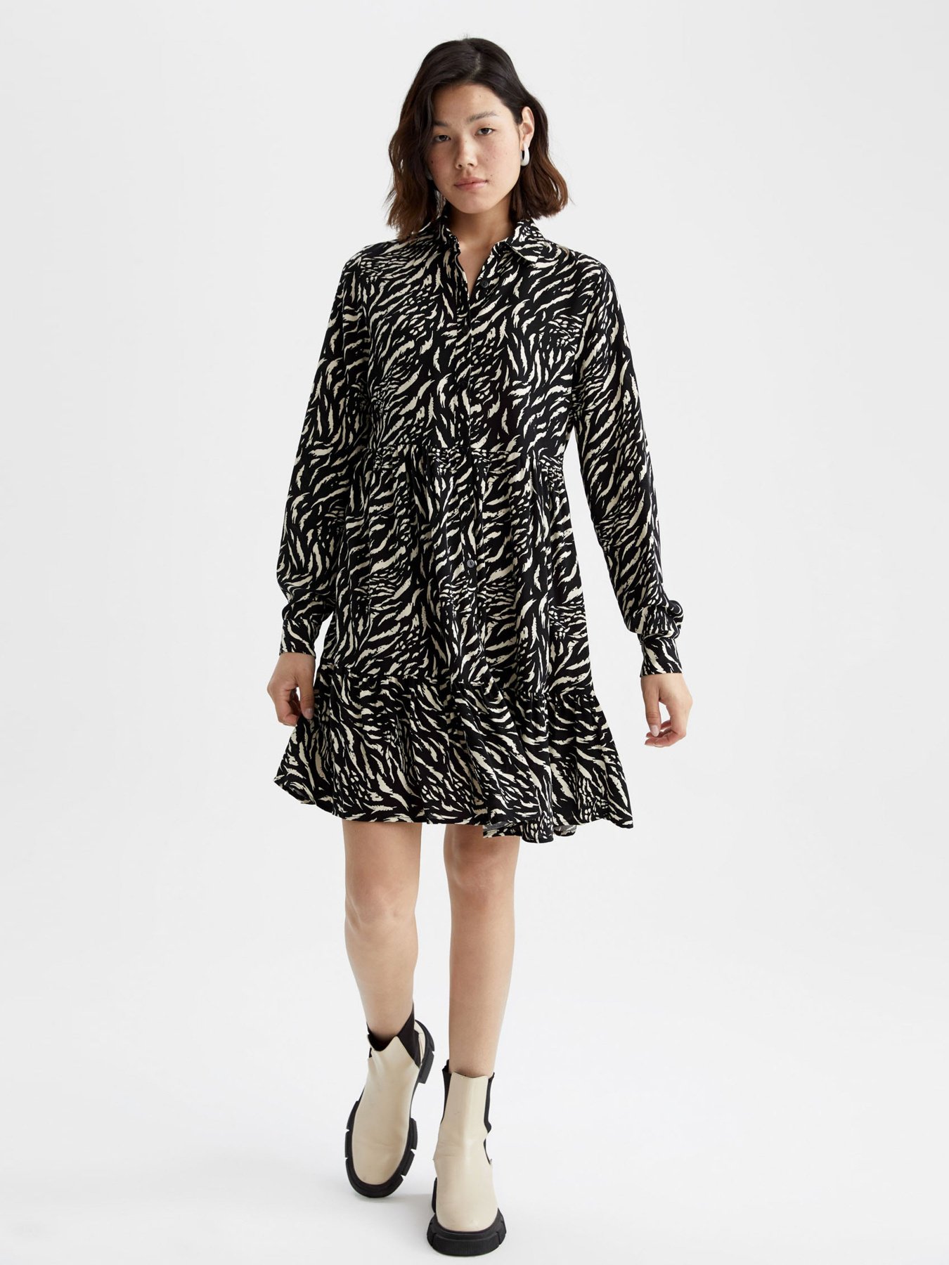 Платье мини DeFacto модель Z2447AZ-BK34 Фото