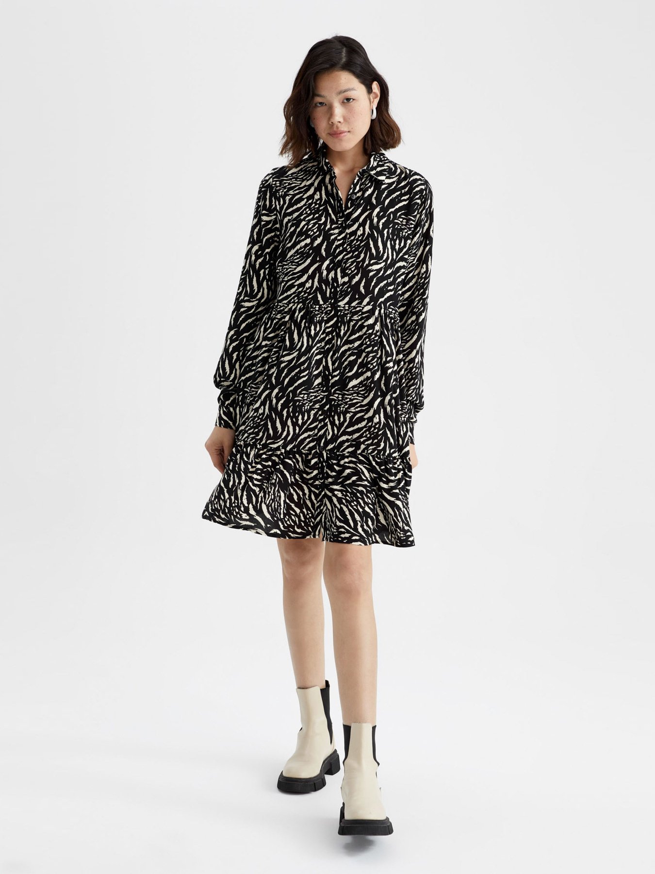 Платье мини DeFacto модель Z2447AZ-BK34 Фото