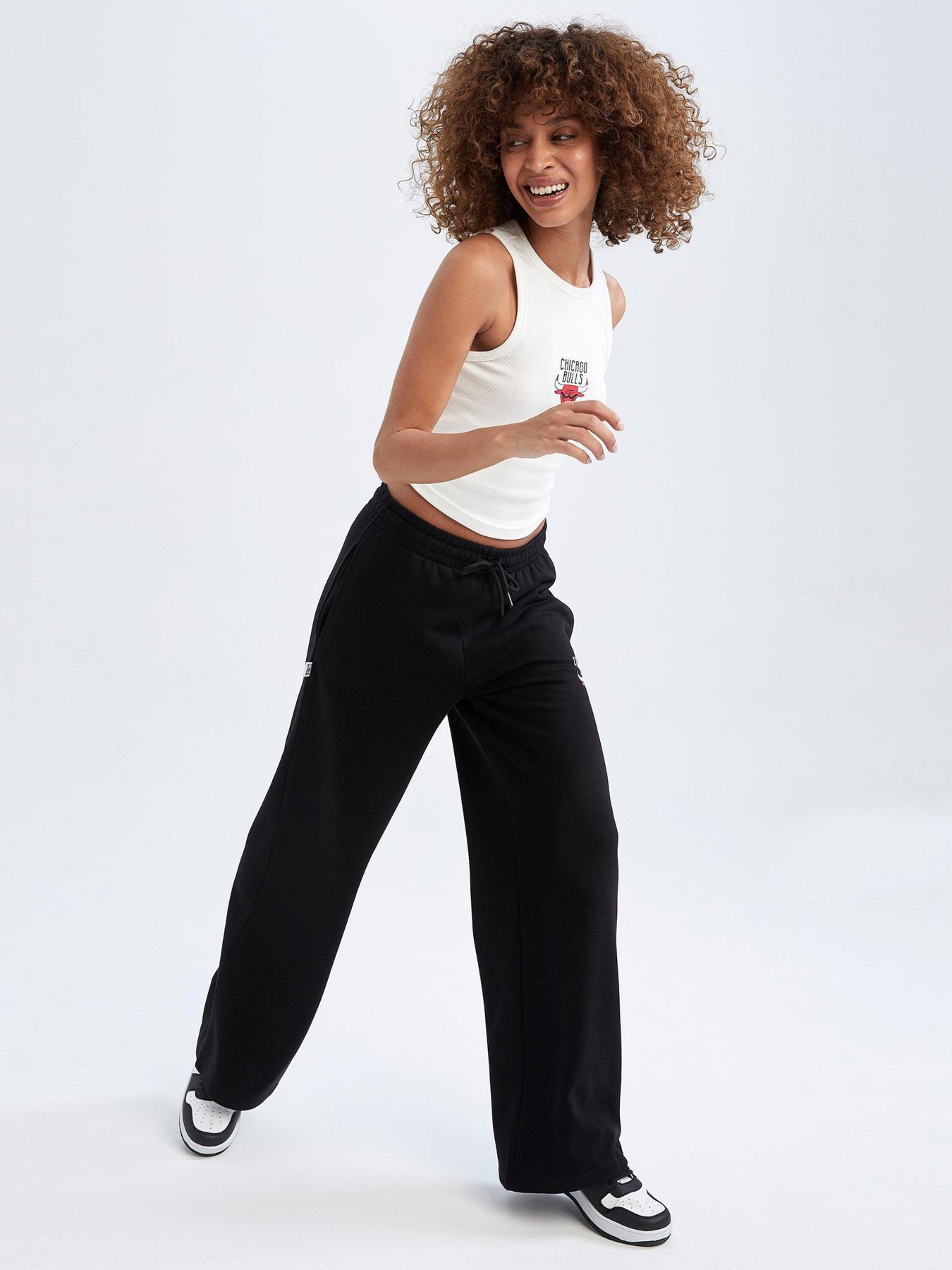 Брюки повседневные DeFacto модель Z2936AZ-BK81 Фото